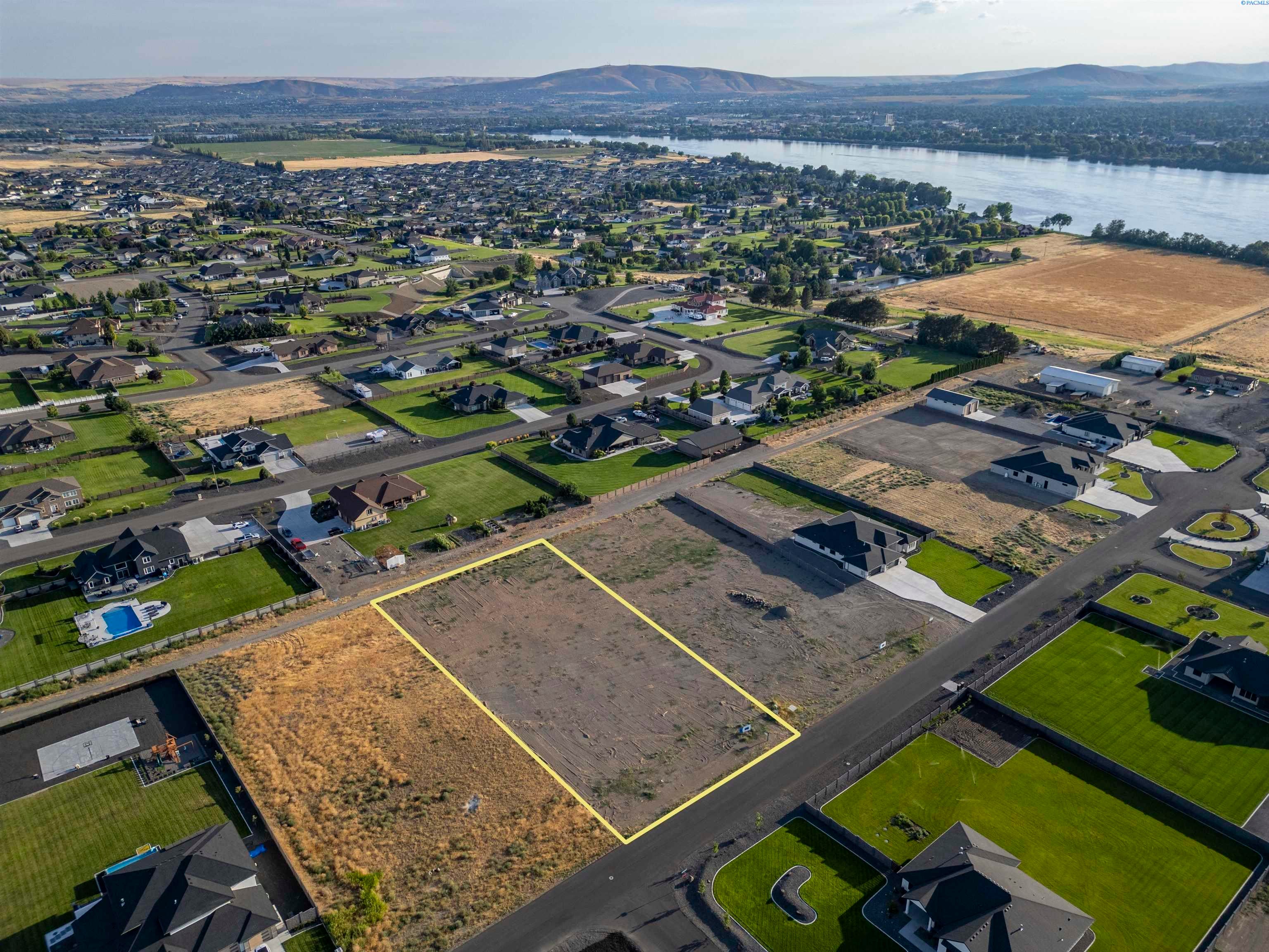 Pasco, Washington, 99301, United States, 6 Bedrooms Bedrooms, ,5 BathroomsBathrooms,Residential,For Sale,1976743