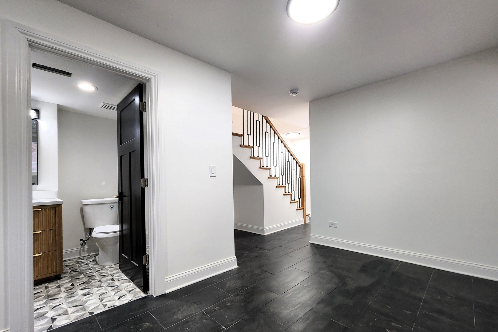 Chicago, Illinois, 60637, United States, 4 Bedrooms Bedrooms, ,4 BathroomsBathrooms,Residential,For Sale,1987996