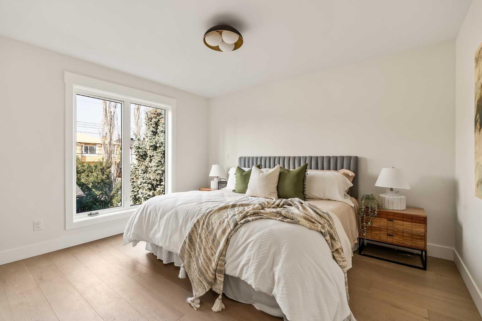 CALGARY, Alberta, T3E 2V9, CA, 4 Bedrooms Bedrooms, ,5 BathroomsBathrooms,Residential,For Sale,1987778