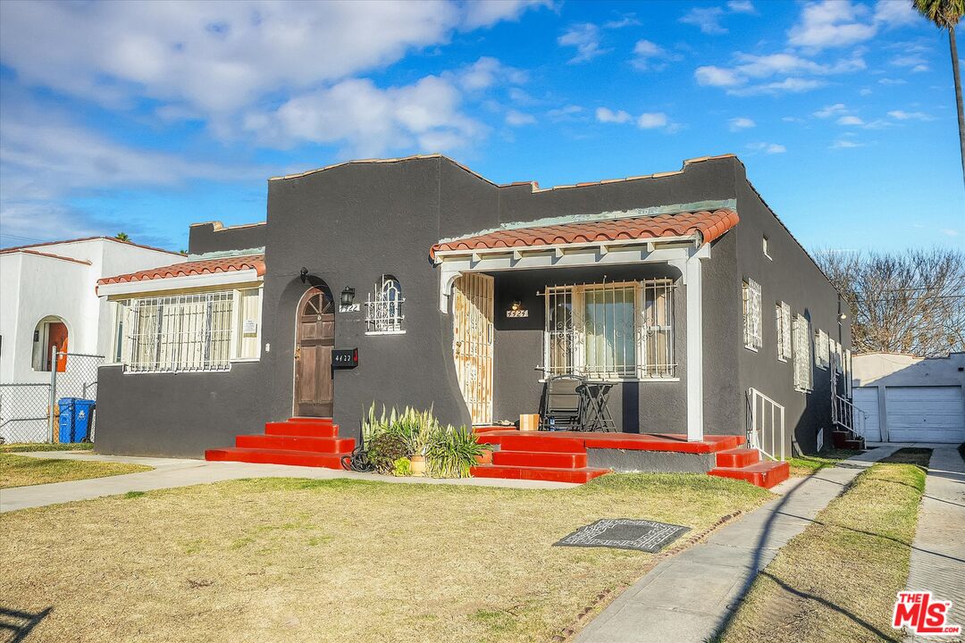 Los Angeles, California, 90043, United States, 2 Bedrooms Bedrooms, ,Residential,For Sale,1766185