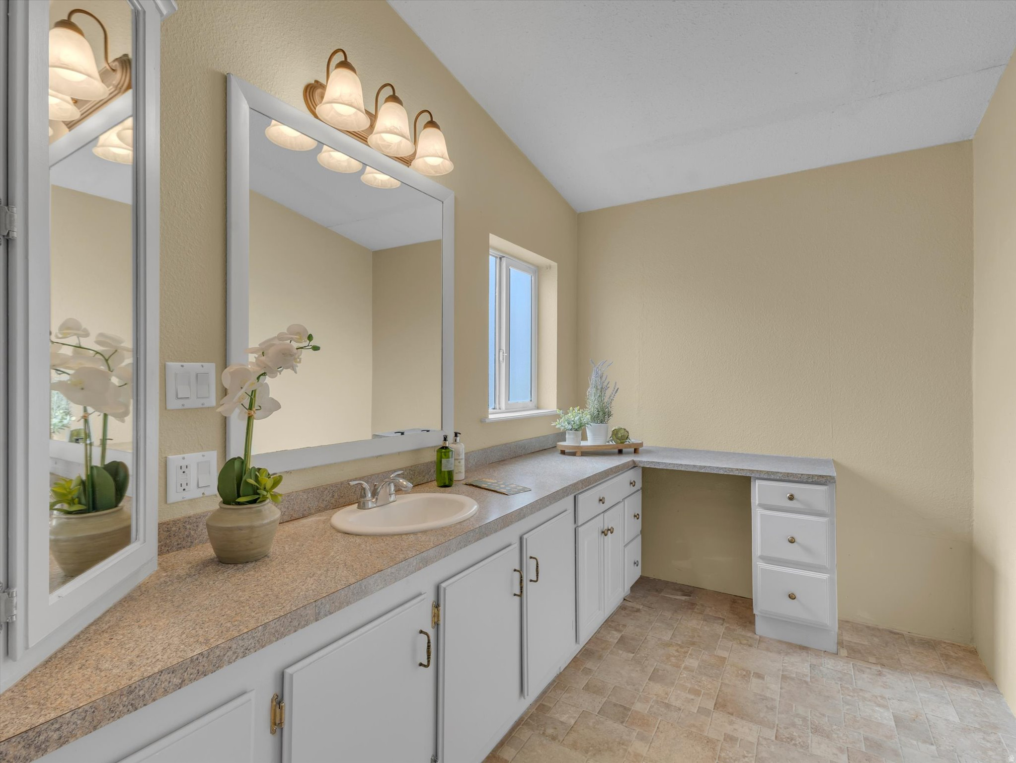 Roy, Utah, 84067, United States, 4 Bedrooms Bedrooms, ,1 BathroomBathrooms,Residential,For Sale,1997099