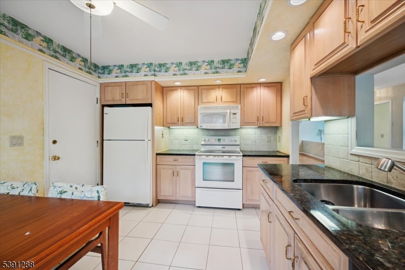 Bedminster Twp., New Jersey, 07921, United States, 2 Bedrooms Bedrooms, ,4 BathroomsBathrooms,Residential,For Sale,1988060