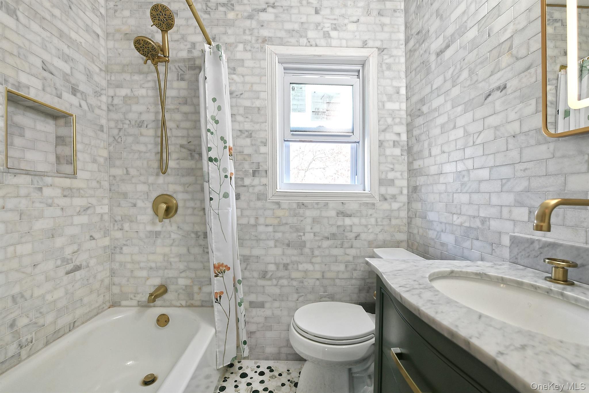 Freeport, New York, 11520, United States, 3 Bedrooms Bedrooms, ,2 BathroomsBathrooms,Residential,For Sale,2003300