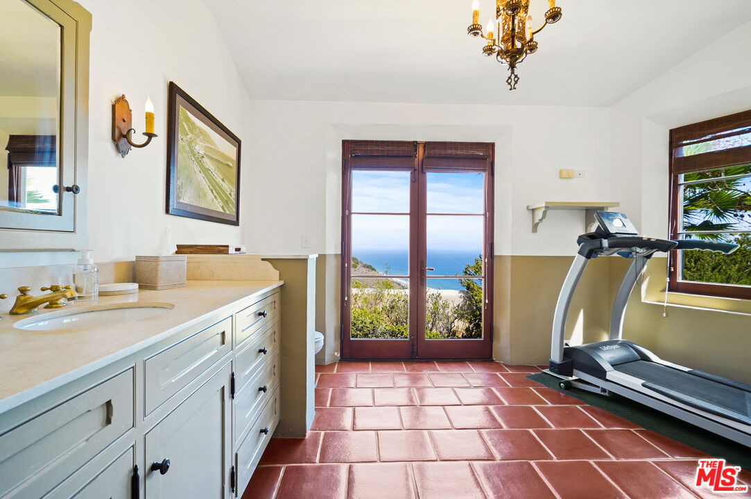 Malibu, California, 90265, United States, 3 Bedrooms Bedrooms, ,4 BathroomsBathrooms,Residential,For Sale,1846867