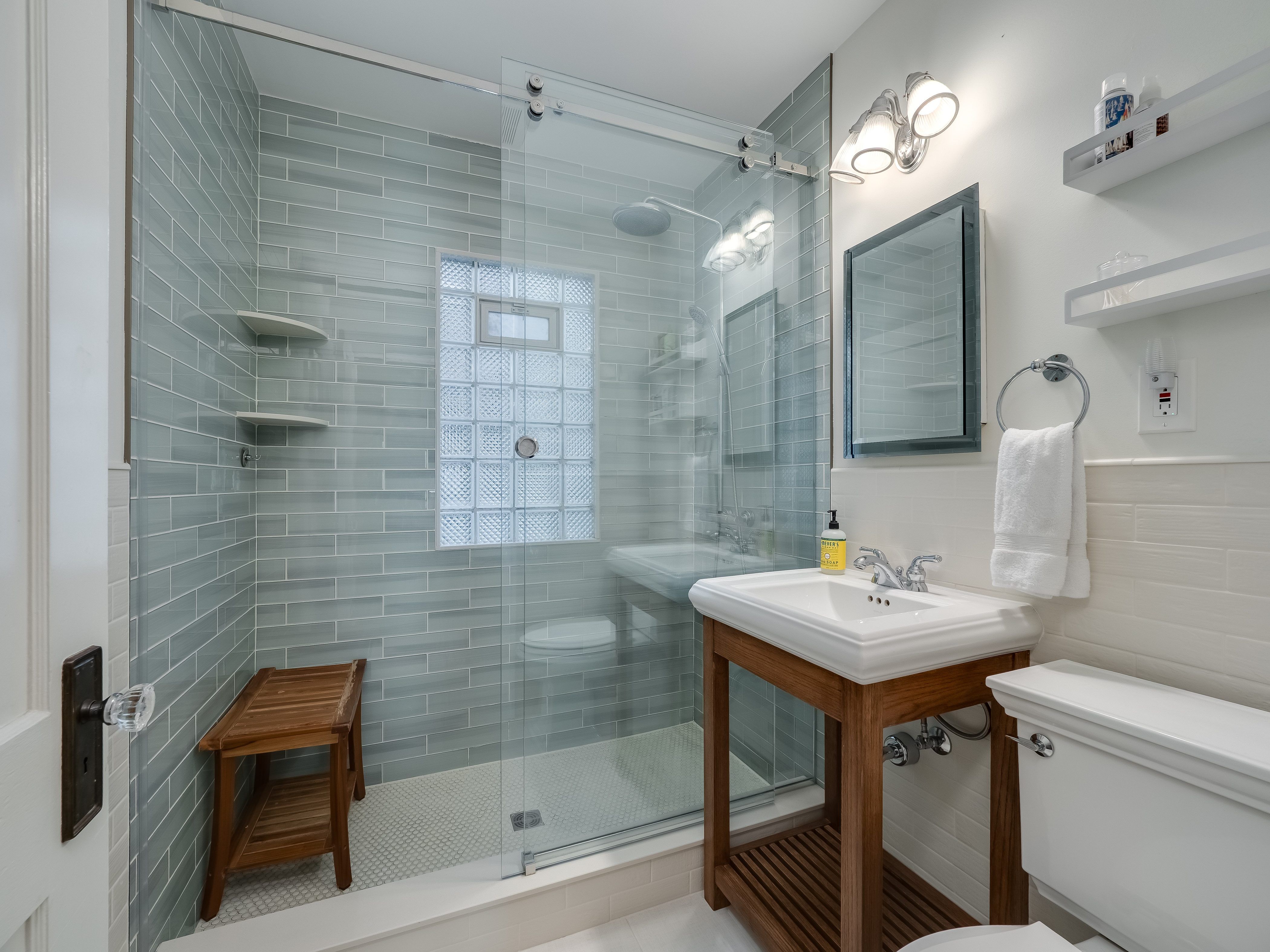  Renovated Lynnhurst Charmer Near Minnehaha Parkway - 物件實景