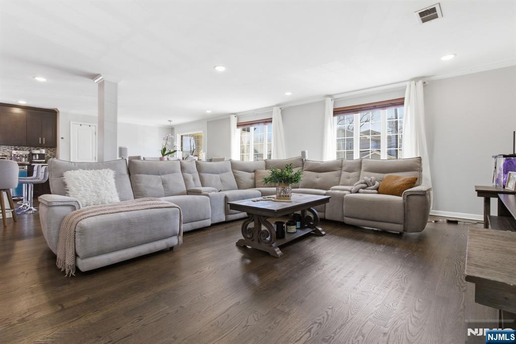 Kearny, New Jersey, 07032, United States, 6 Bedrooms Bedrooms, ,5 BathroomsBathrooms,Residential,For Sale,2032310