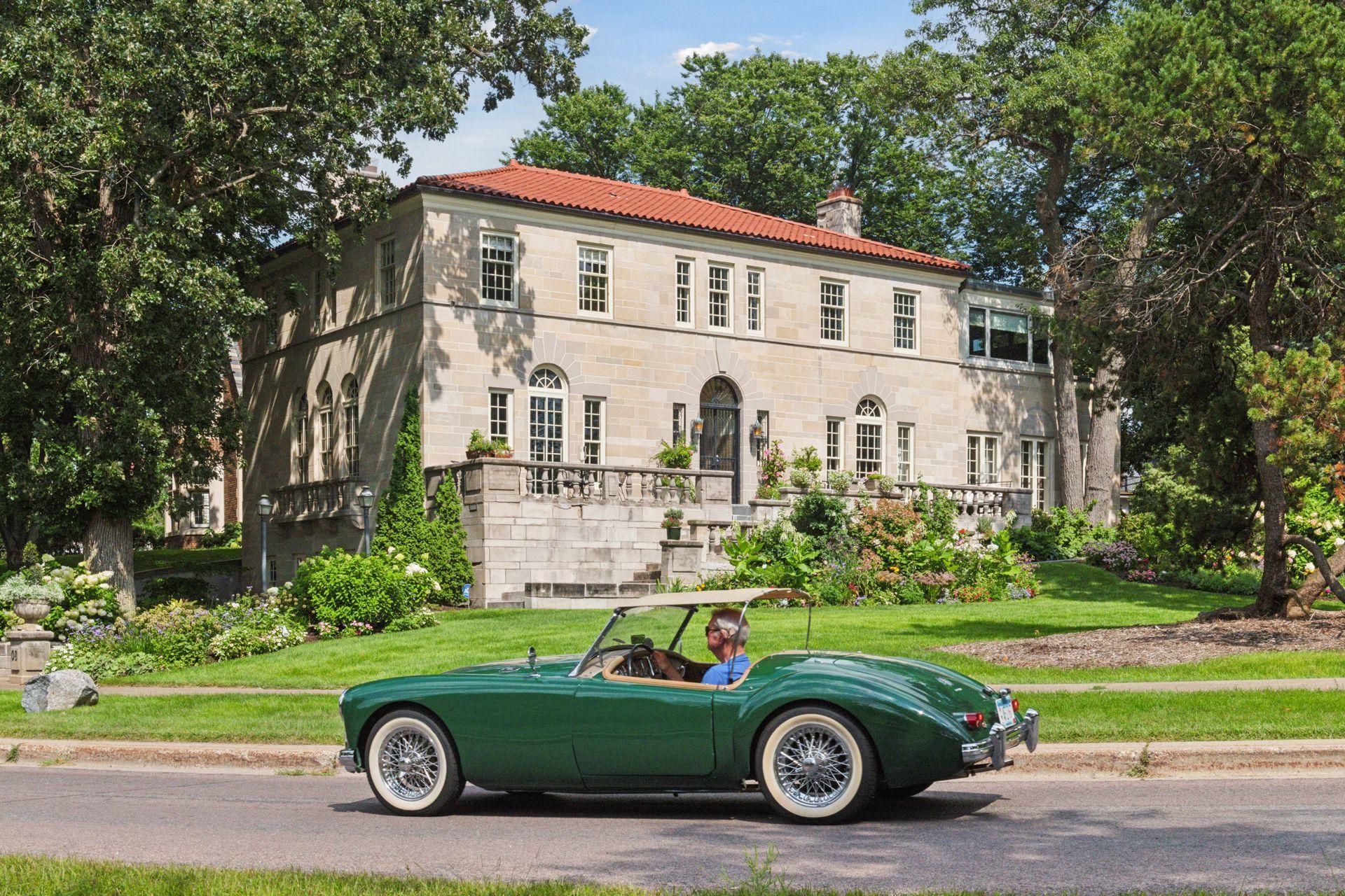 Minneapolis, Minnesota, 55405, United States, 5 Bedrooms Bedrooms, ,4 BathroomsBathrooms,Residential,For Sale,1989086