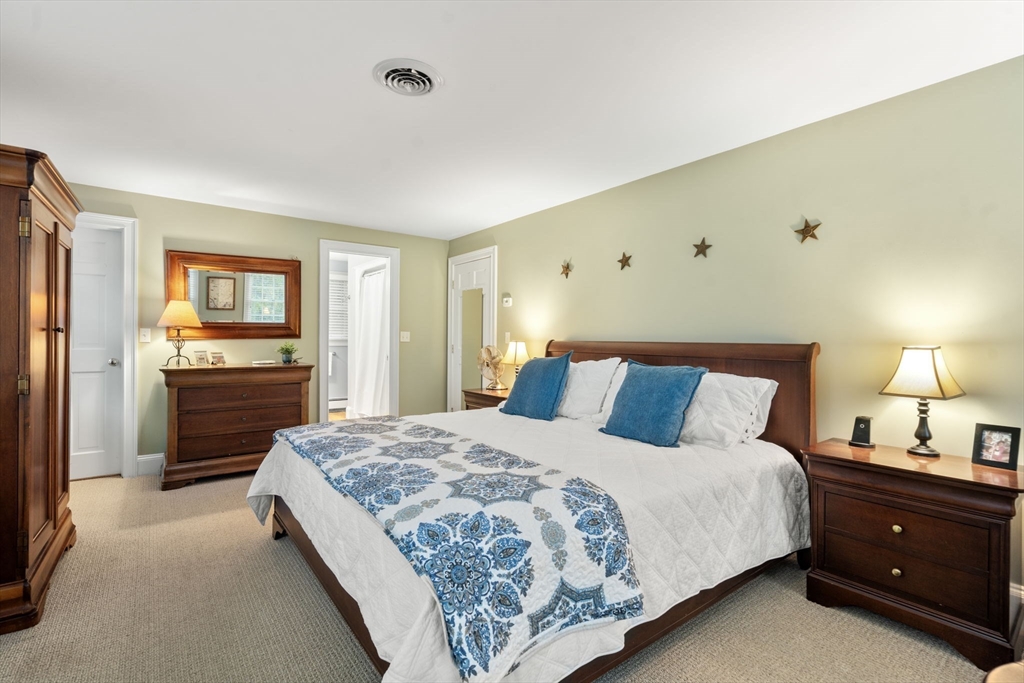 Medfield, Massachusetts, 02052, United States, 3 Bedrooms Bedrooms, ,3 BathroomsBathrooms,Residential,For Sale,1991365