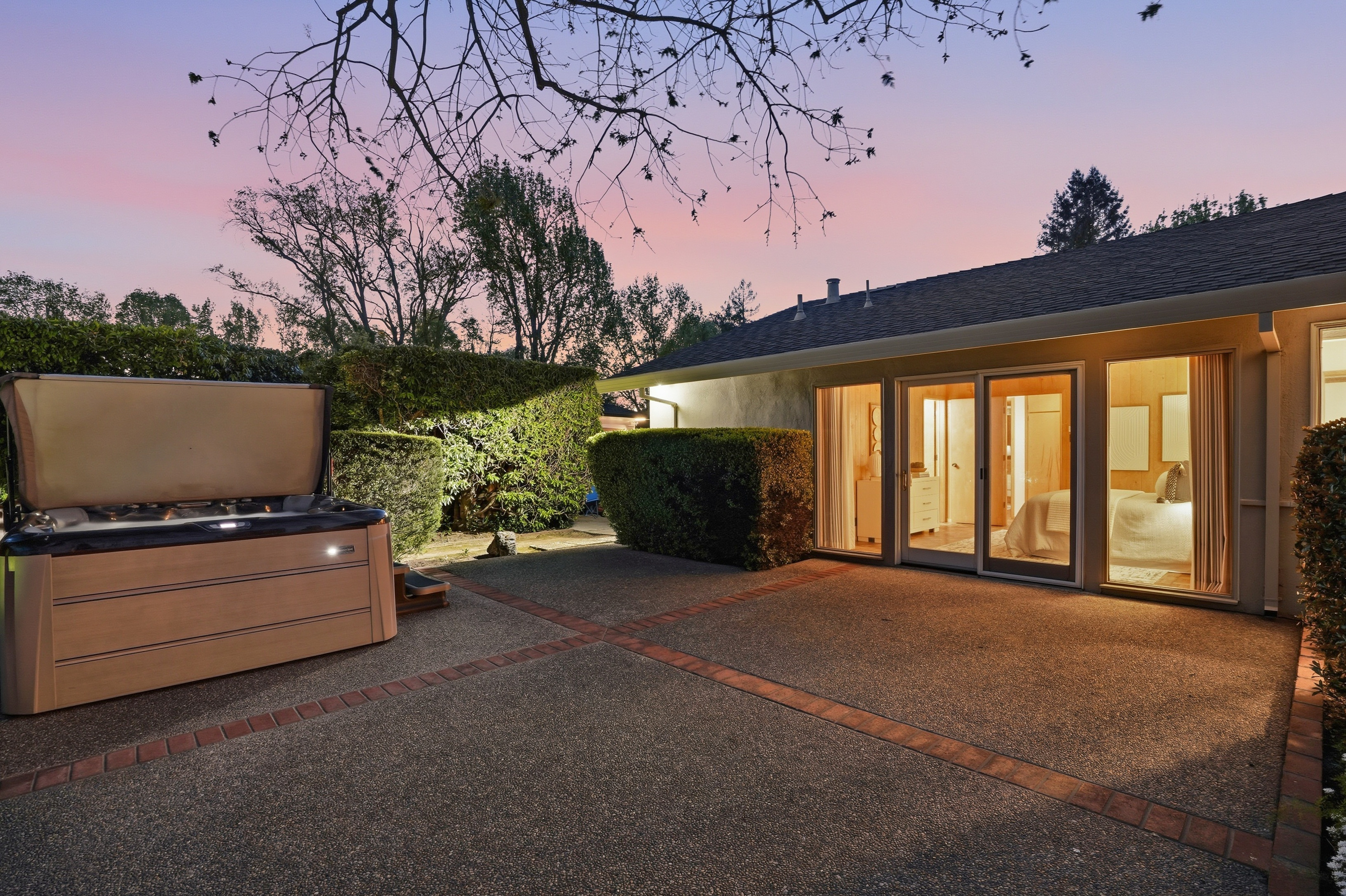  Single-Level Rancher in Coveted Neighborhood - 物件實景