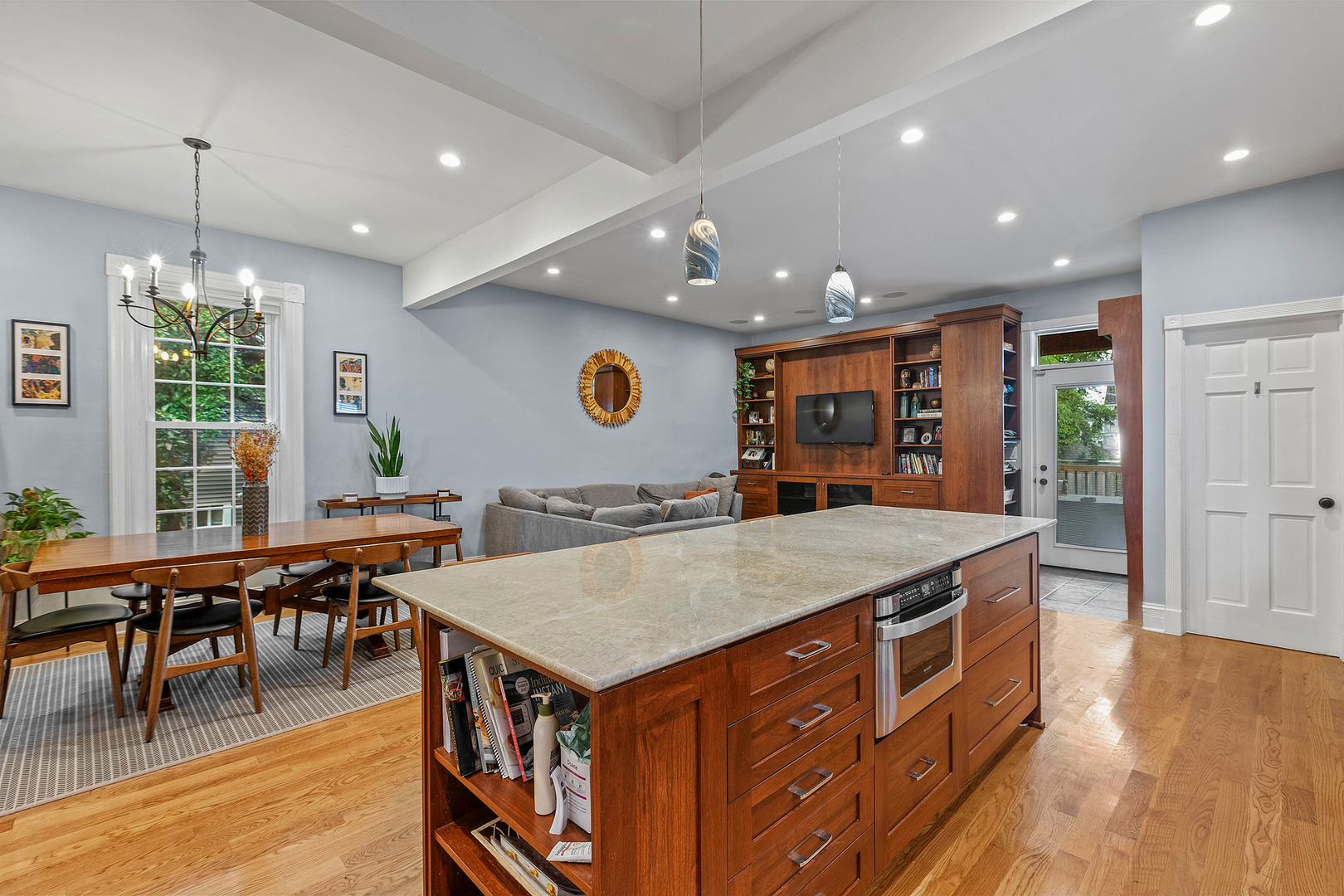 Chicago, Illinois, 60641, United States, 5 Bedrooms Bedrooms, ,3 BathroomsBathrooms,Residential,For Sale,1891255