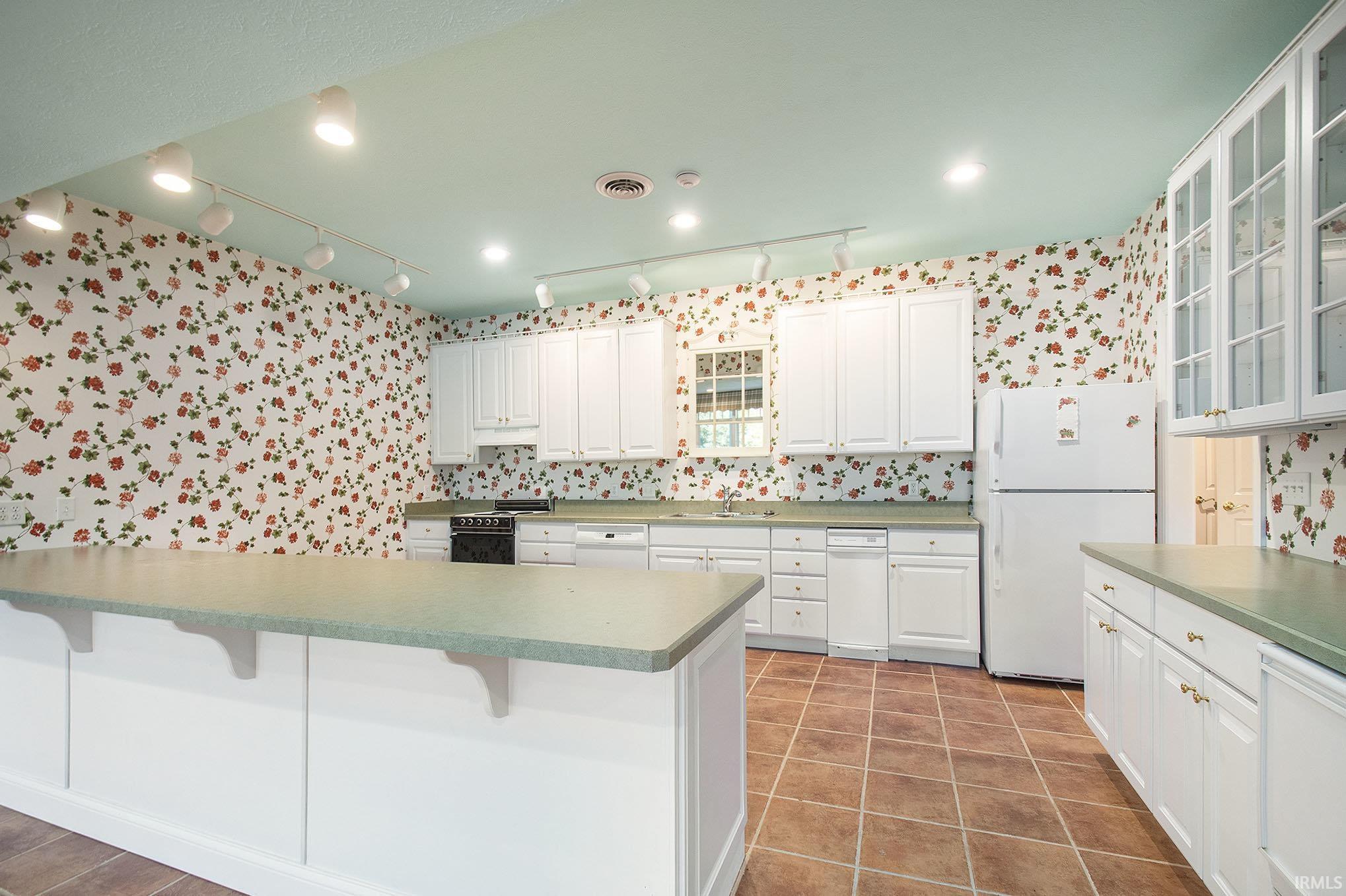 Middlebury, Indiana, 46540, United States, 4 Bedrooms Bedrooms, ,5 BathroomsBathrooms,Residential,For Sale,1943878