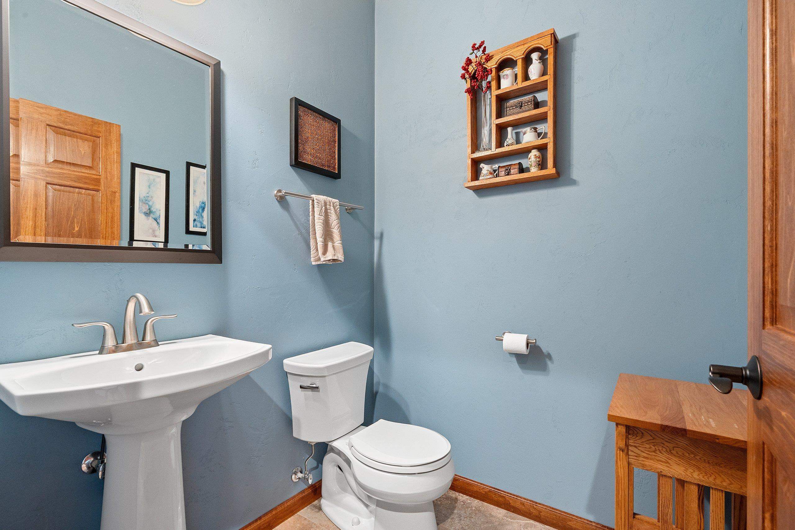 NEENAH, Wisconsin, 54956, United States, 3 Bedrooms Bedrooms, ,3 BathroomsBathrooms,Residential,For Sale,1986561