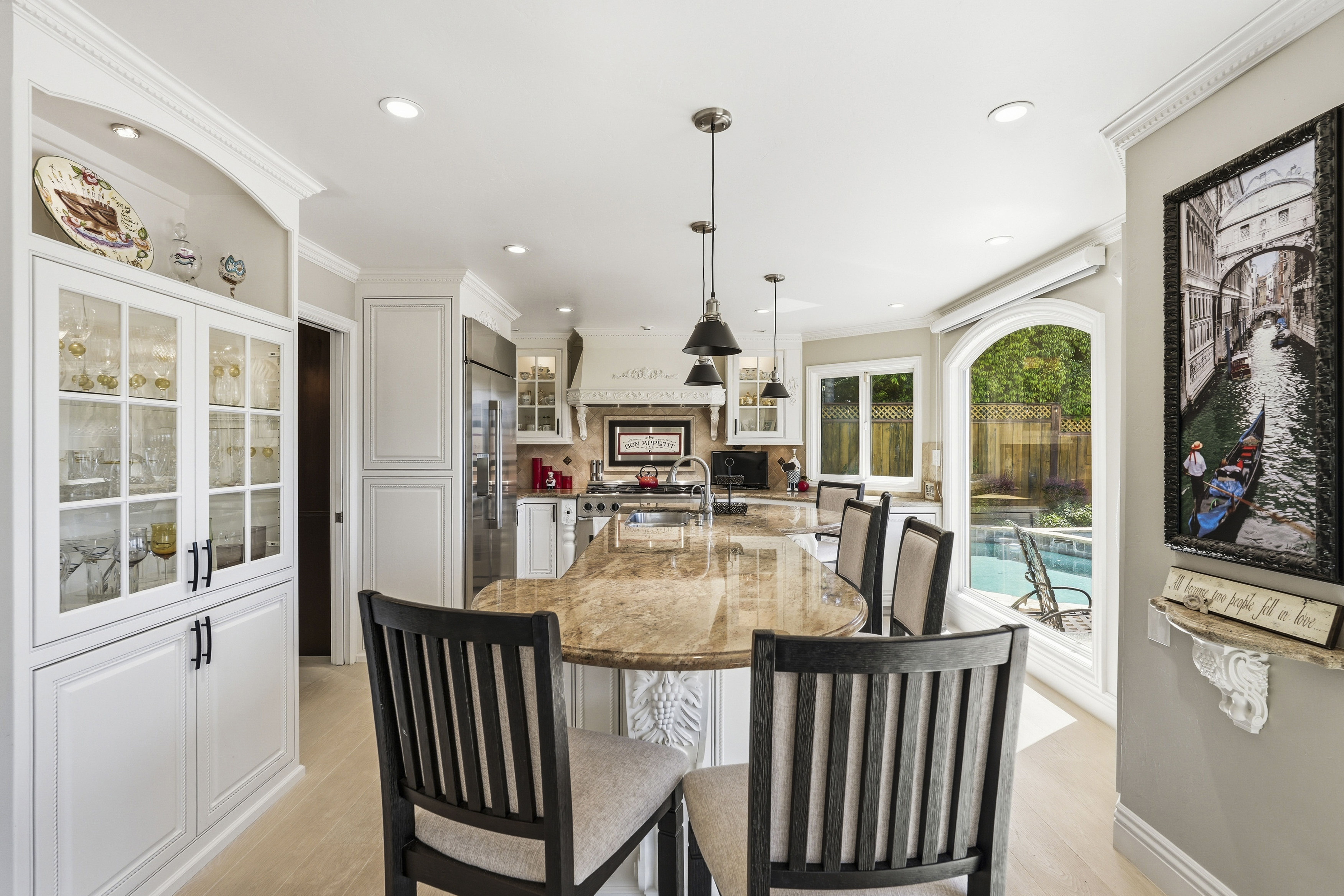  Million Dollar Views and Timeless Elegance in This Exceptional Residence - 物件實景