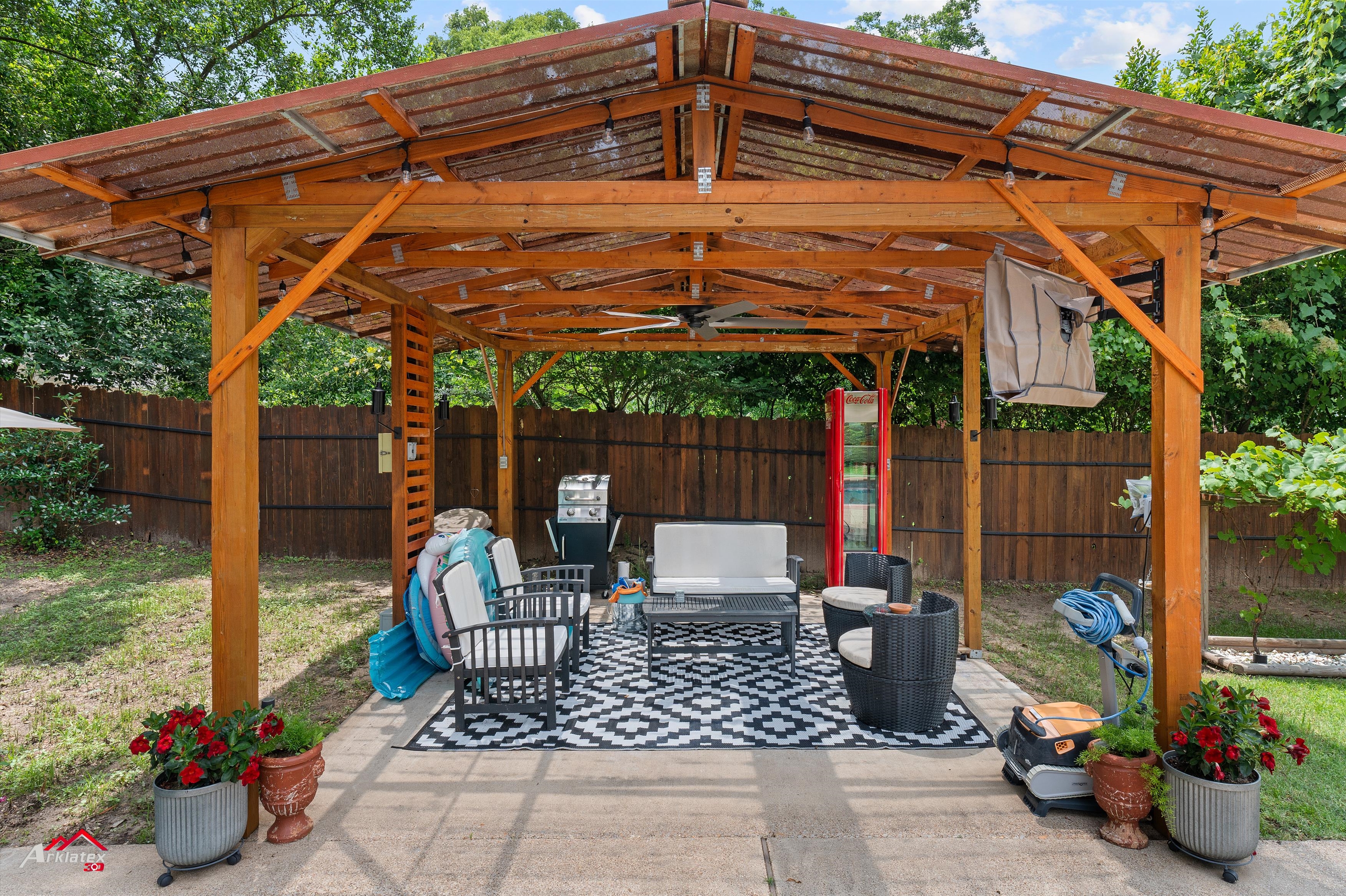 Henderson, Texas, 75654, United States, 3 Bedrooms Bedrooms, ,5 BathroomsBathrooms,Residential,For Sale,1930461