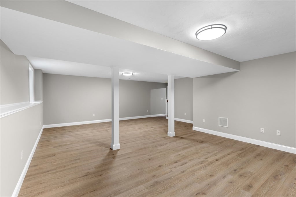 Lakeville, Massachusetts, 02347, United States, 3 Bedrooms Bedrooms, ,3 BathroomsBathrooms,Residential,For Sale,1943021
