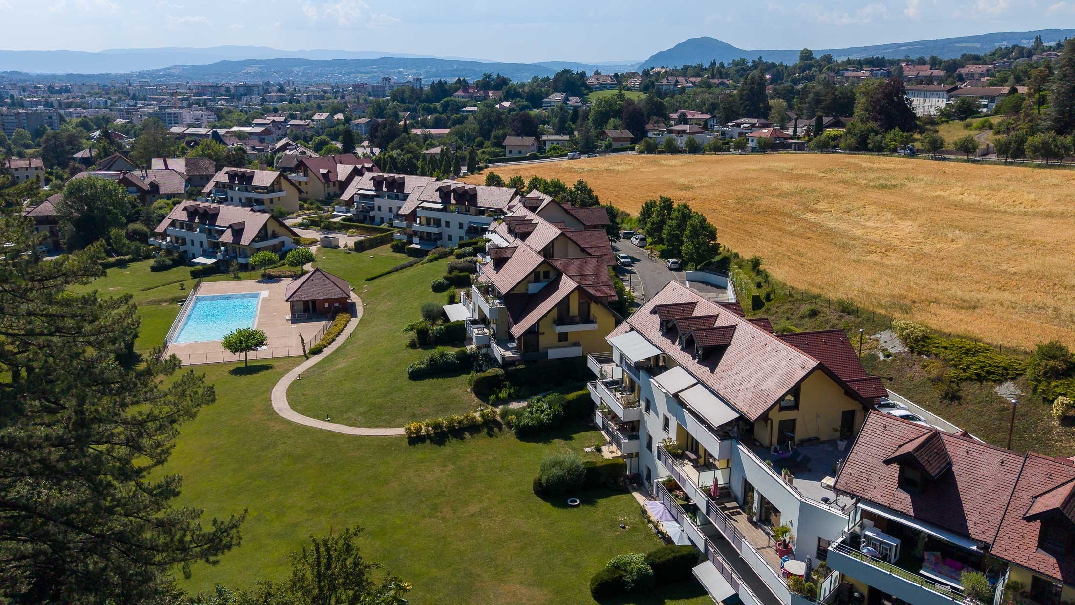  ANNECY LE VIEUX - FLAT 95 M² - SWIMMING POOL - LAKE & MOUNTAINS VIEW - 物件實景