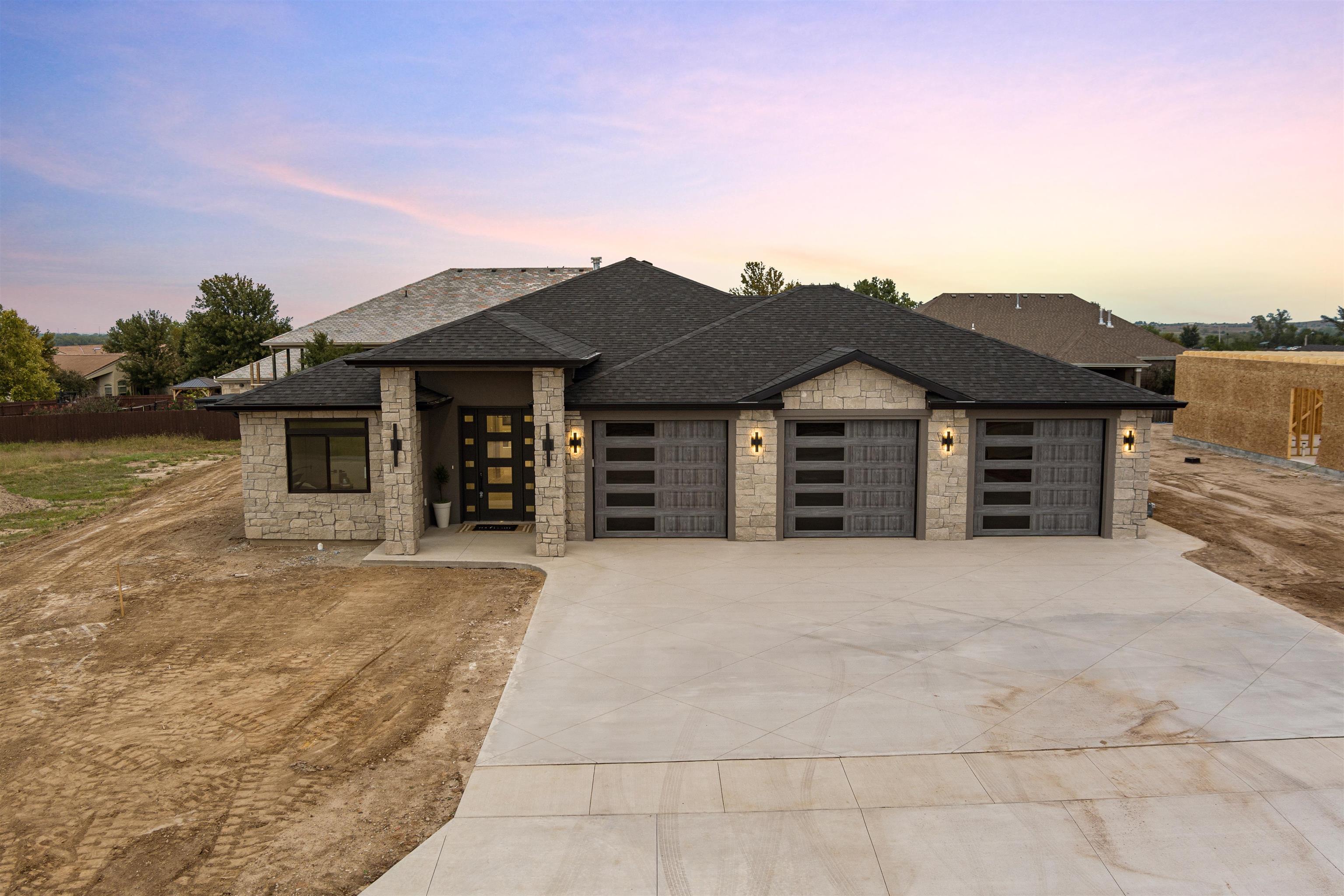 Salina, Kansas, 67401, United States, 3 Bedrooms Bedrooms, ,3 BathroomsBathrooms,Residential,For Sale,1956761