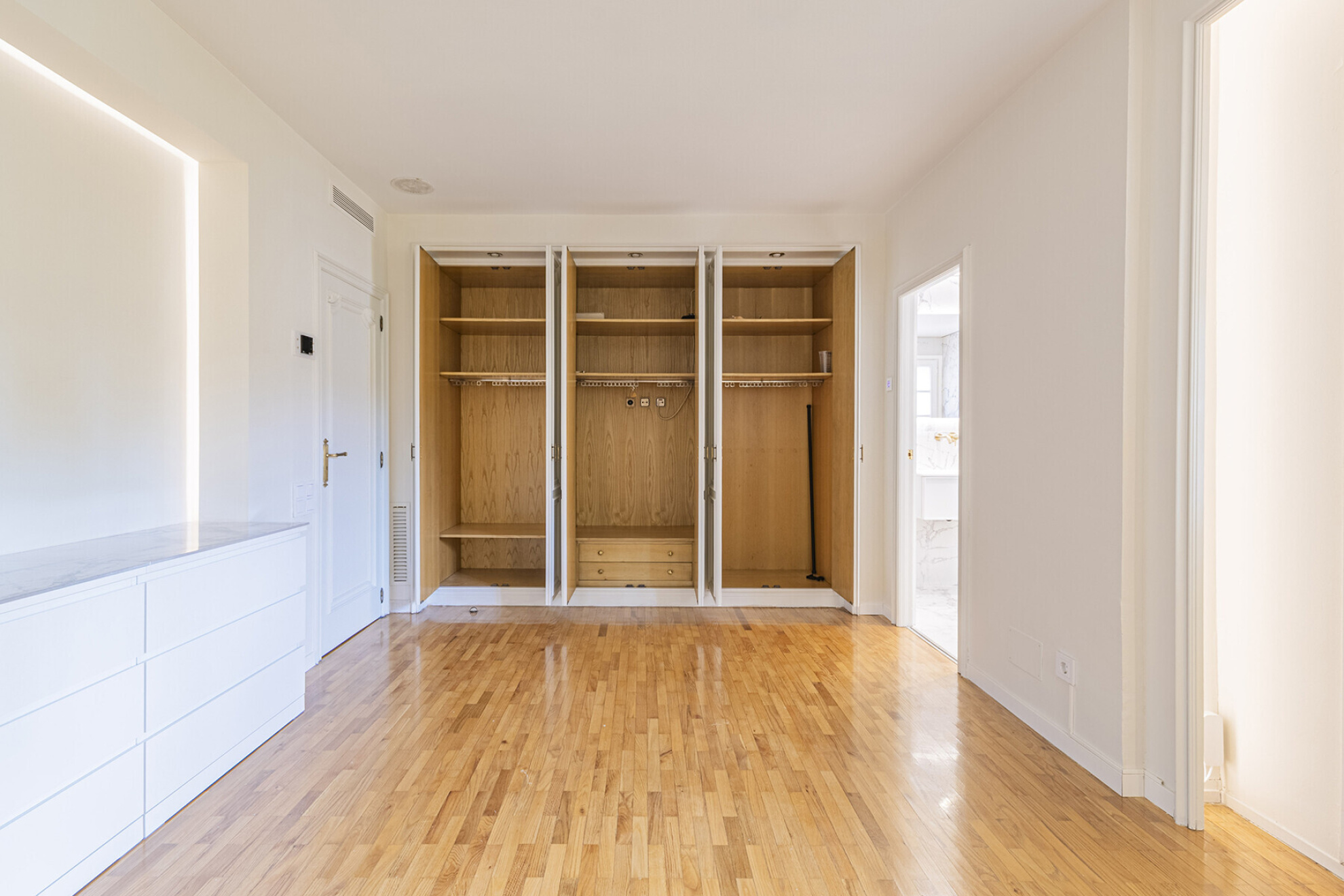 Exclusive apartment with a terrace in a prestigious gated community in Barcelona - 物件實景
