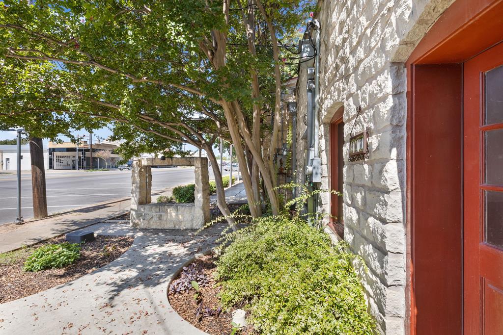 Fredericksburg, Texas, 78624, United States, 5 Bedrooms Bedrooms, ,4 BathroomsBathrooms,Residential,For Sale,1981839