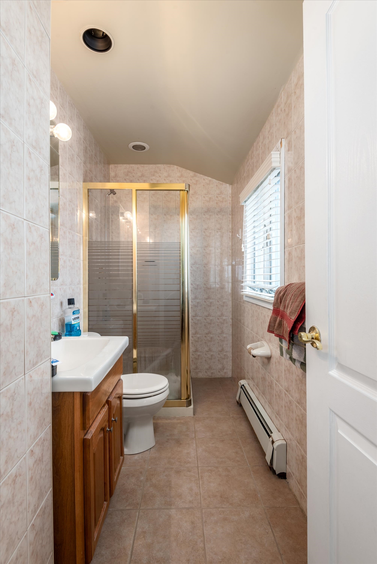 Howard Beach, New York, 11414, United States, 5 Bedrooms Bedrooms, ,4 BathroomsBathrooms,Residential,For Sale,1941286