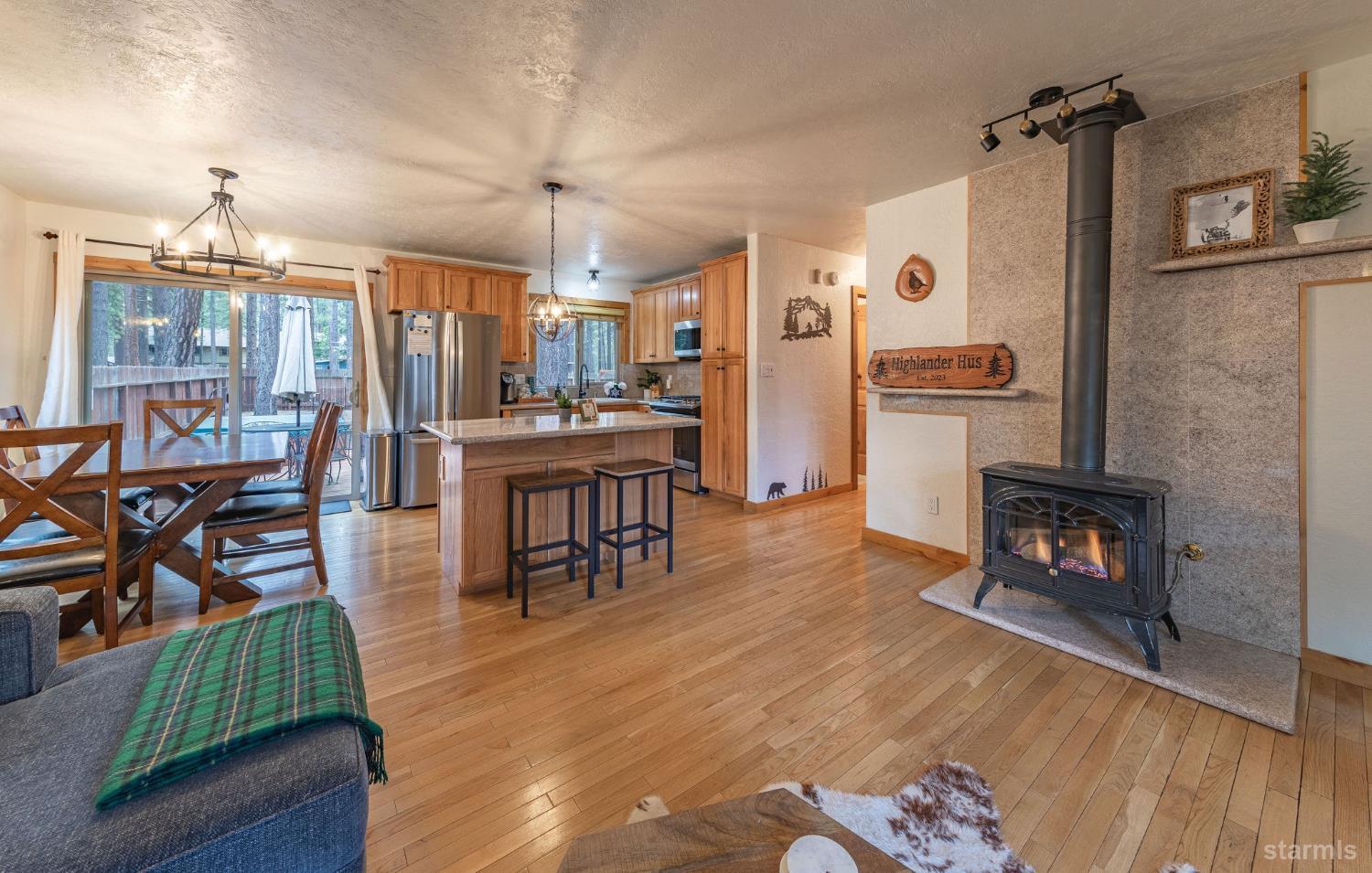 South Lake Tahoe, California, 96150, United States, 2 Bedrooms Bedrooms, ,1 BathroomBathrooms,Residential,For Sale,1971581