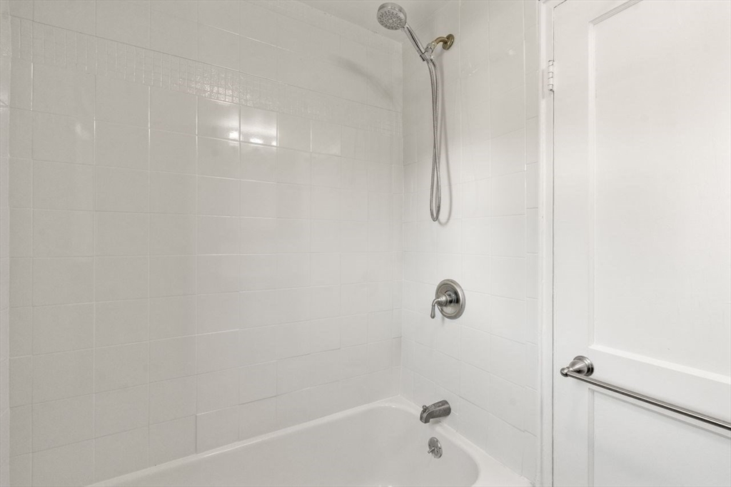 Watertown, Massachusetts, 02472, United States, 2 Bedrooms Bedrooms, ,1 BathroomBathrooms,Residential,For Sale,1947572