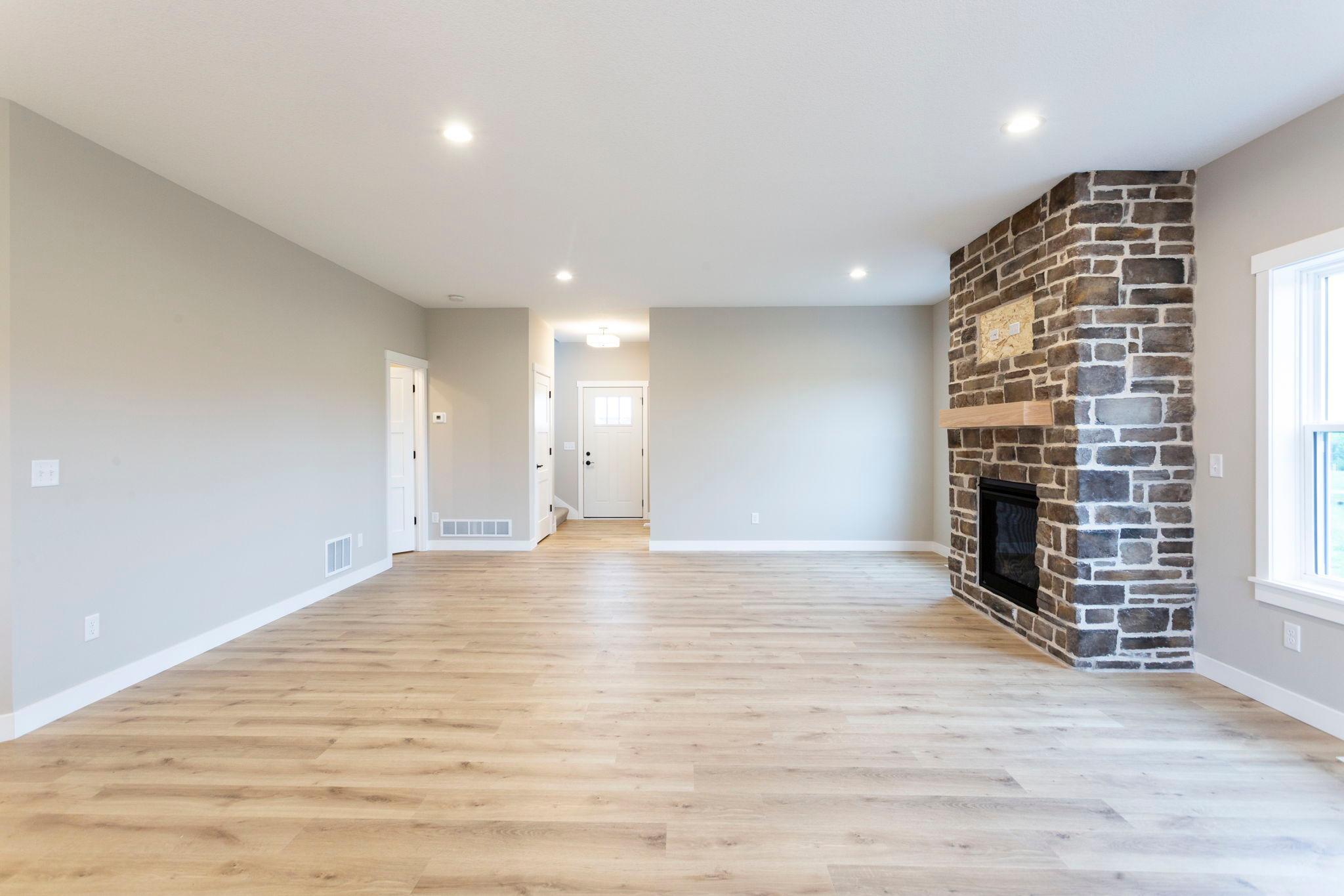 Roberts, Wisconsin, 54023, United States, 4 Bedrooms Bedrooms, ,3 BathroomsBathrooms,Residential,For Sale,1877013