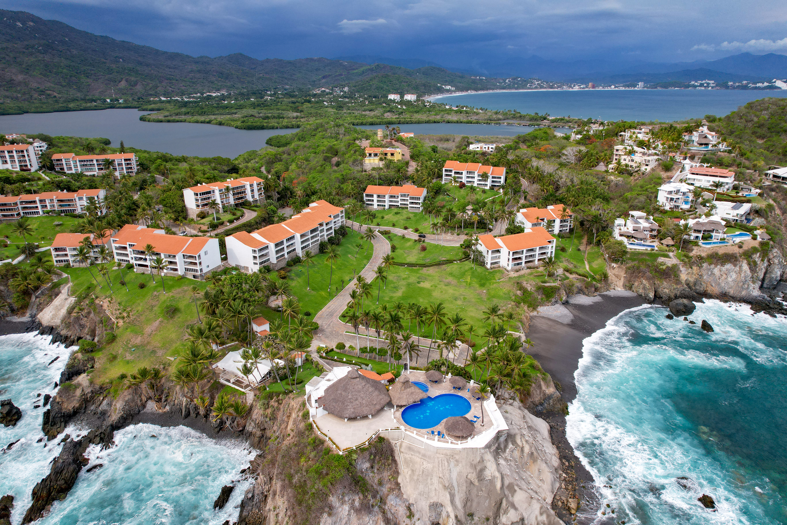  Departamento en venta en Vida del Mar, Manzanillo-planta baja y vista al jardín - 物件實景