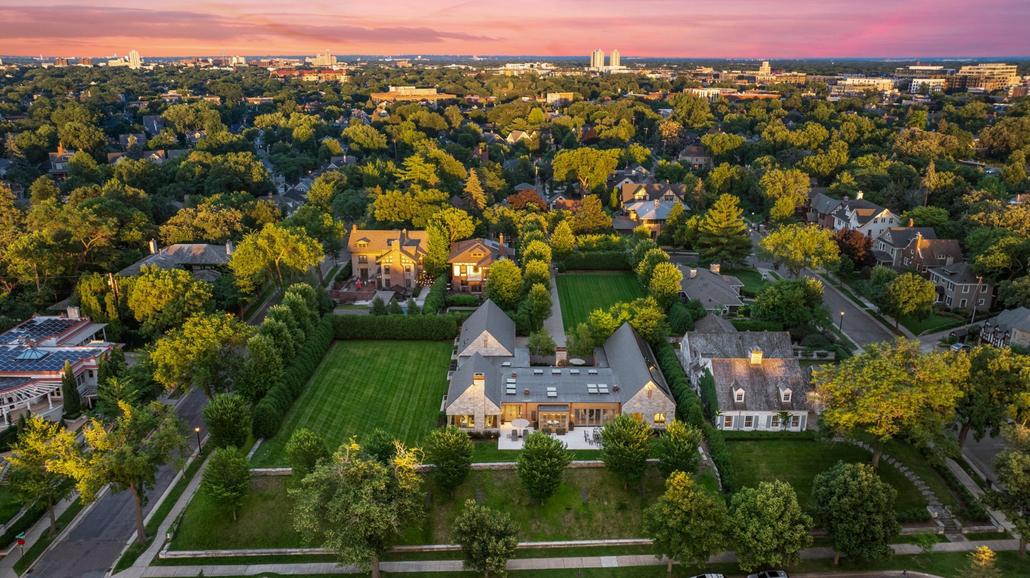 Minneapolis, Minnesota, 55405, United States, 5 Bedrooms Bedrooms, ,1 BathroomBathrooms,Residential,For Sale,1897759