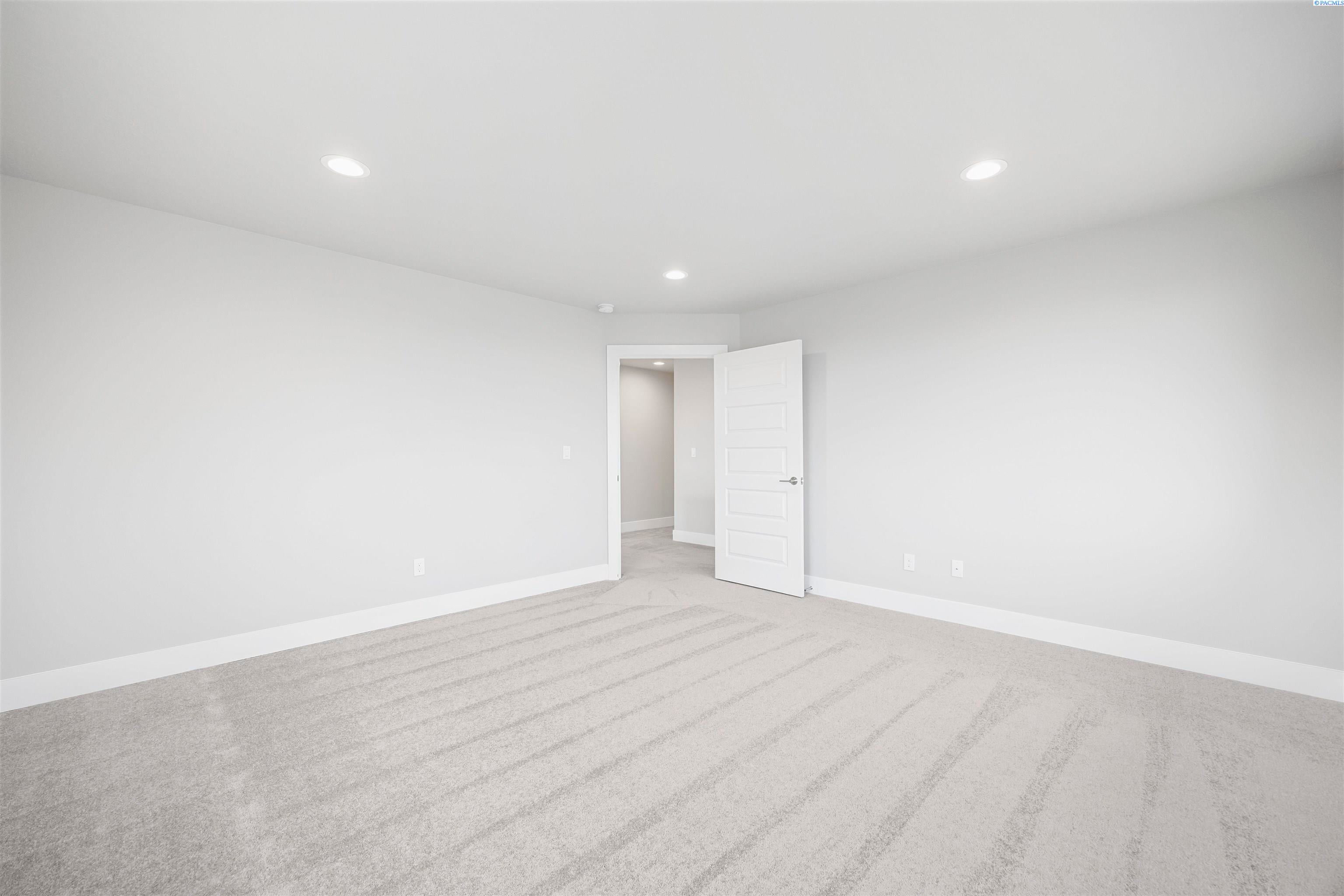 West Richland, Washington, 99353, United States, 4 Bedrooms Bedrooms, ,2 BathroomsBathrooms,Residential,For Sale,2014004