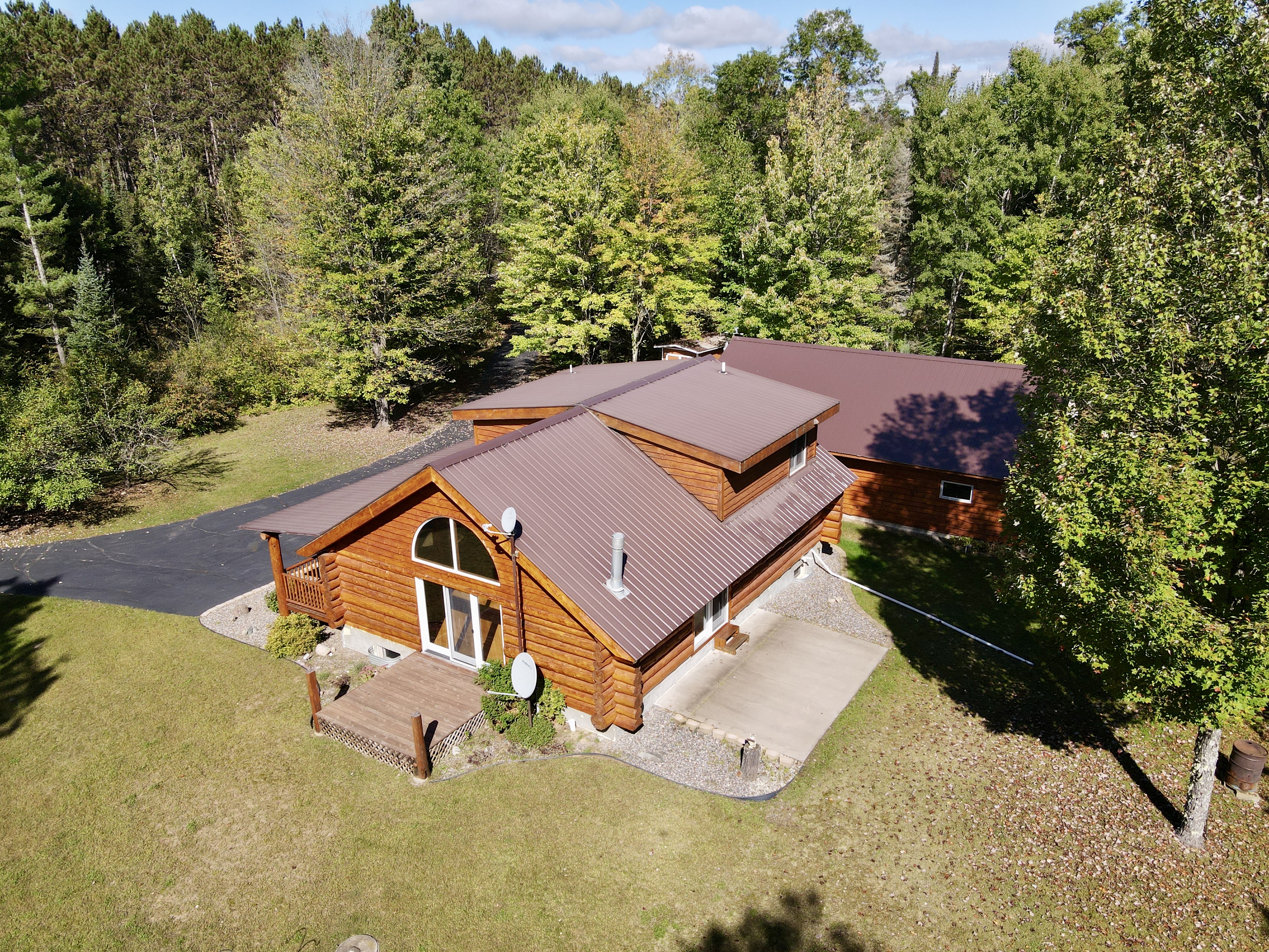 Tomahawk, Wisconsin, 54487, United States, 2 Bedrooms Bedrooms, ,2 BathroomsBathrooms,Residential,For Sale,1975533