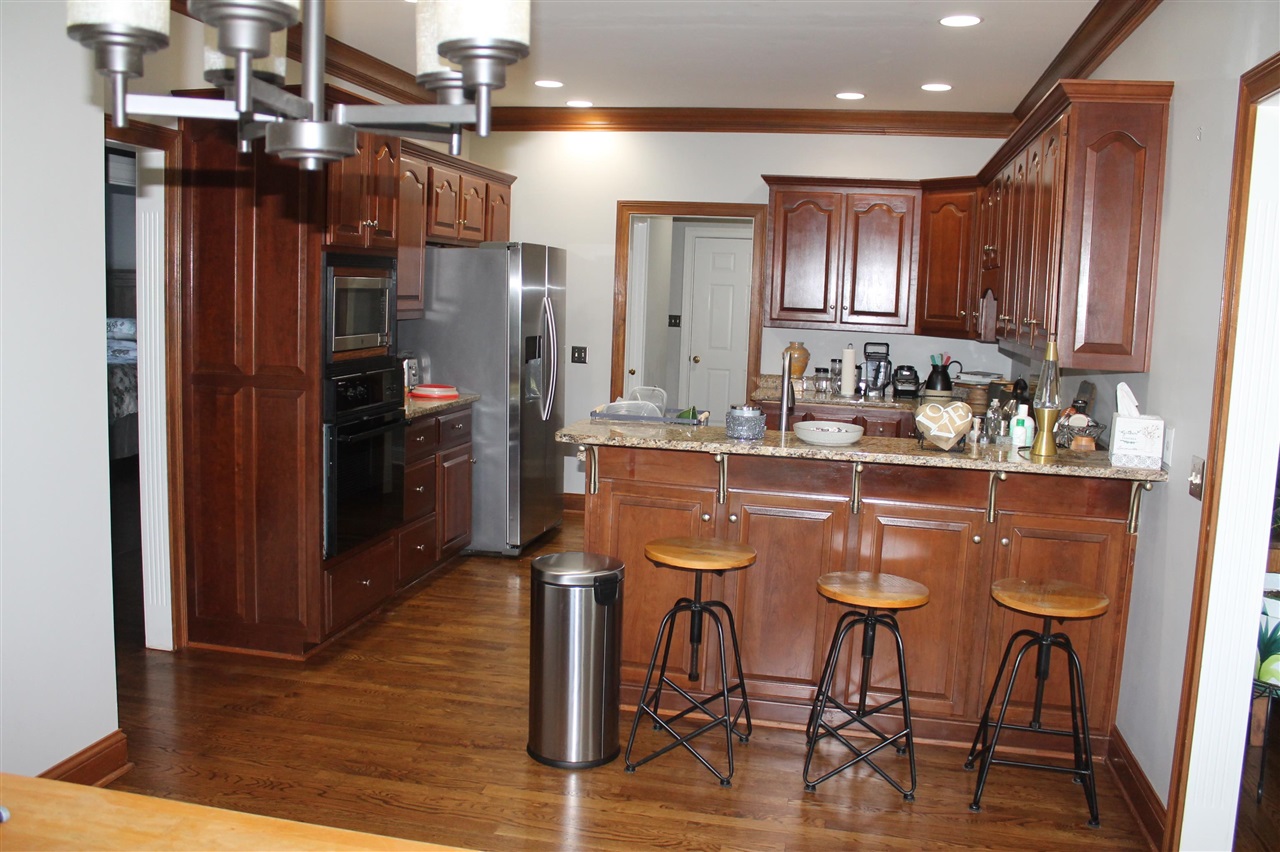 Bowling Green, Kentucky, 42104, United States, 5 Bedrooms Bedrooms, ,3 BathroomsBathrooms,Residential,For Sale,1827848
