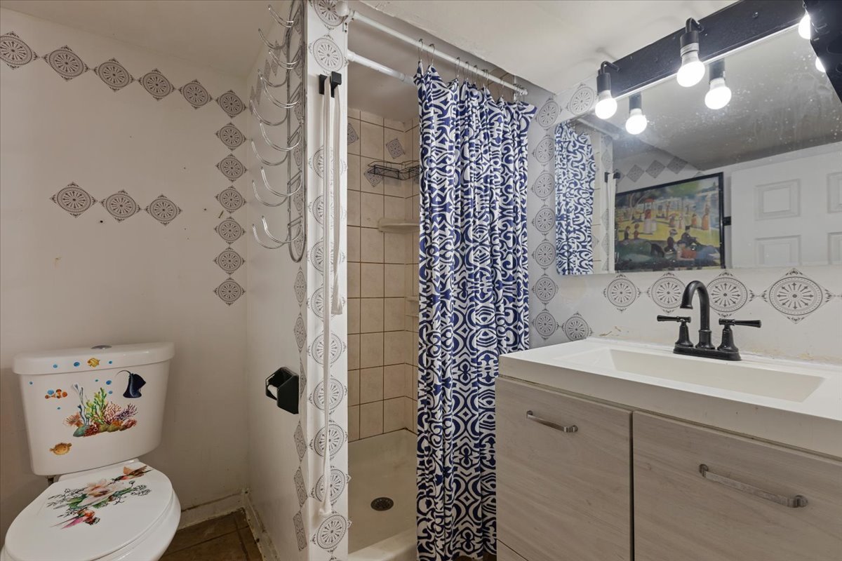 Chicago, Illinois, 60659, United States, 9 Bedrooms Bedrooms, ,Residential,For Sale,1905670