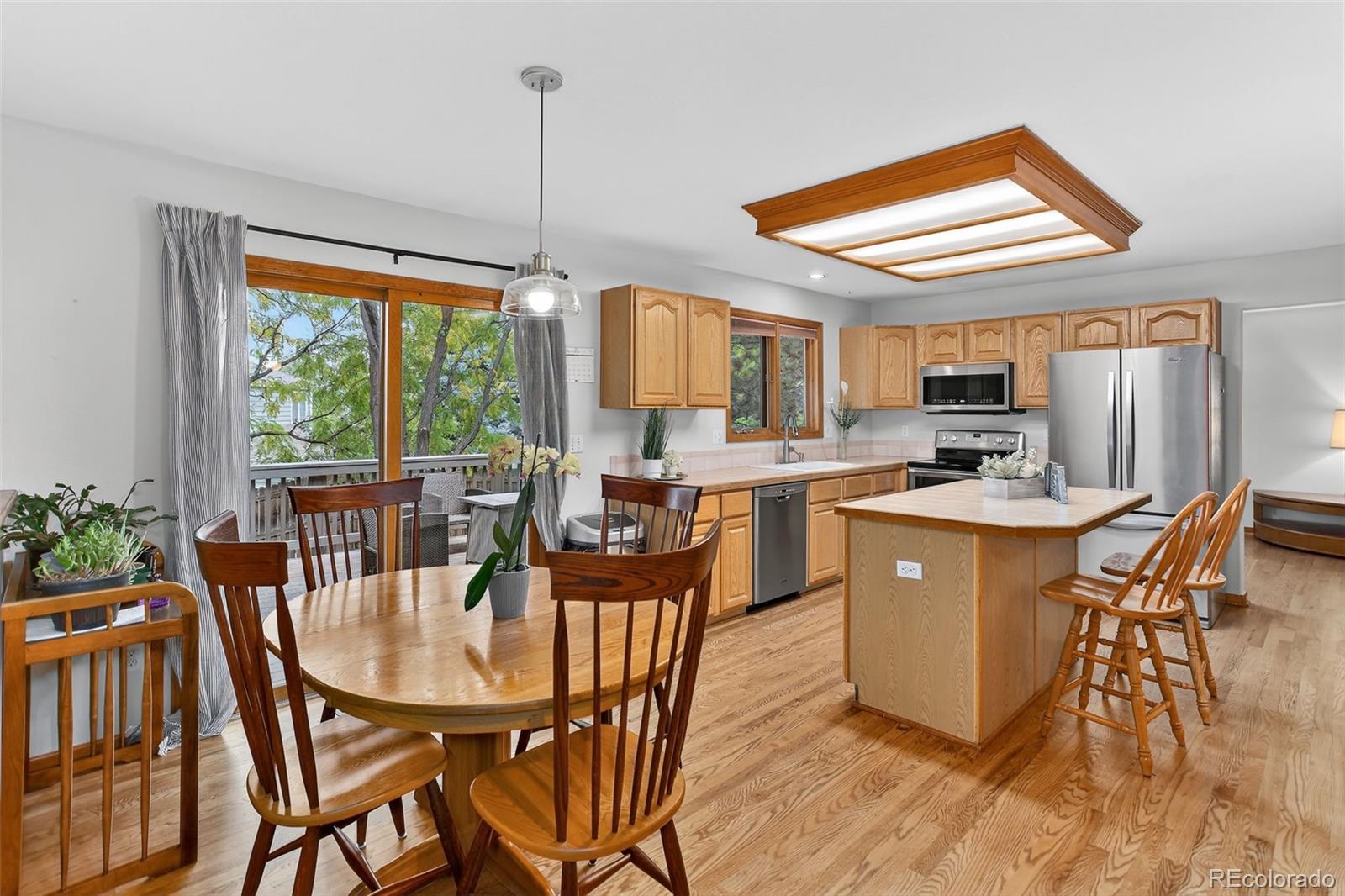 Littleton, Colorado, 80127, United States, 4 Bedrooms Bedrooms, ,3 BathroomsBathrooms,Residential,For Sale,1992155