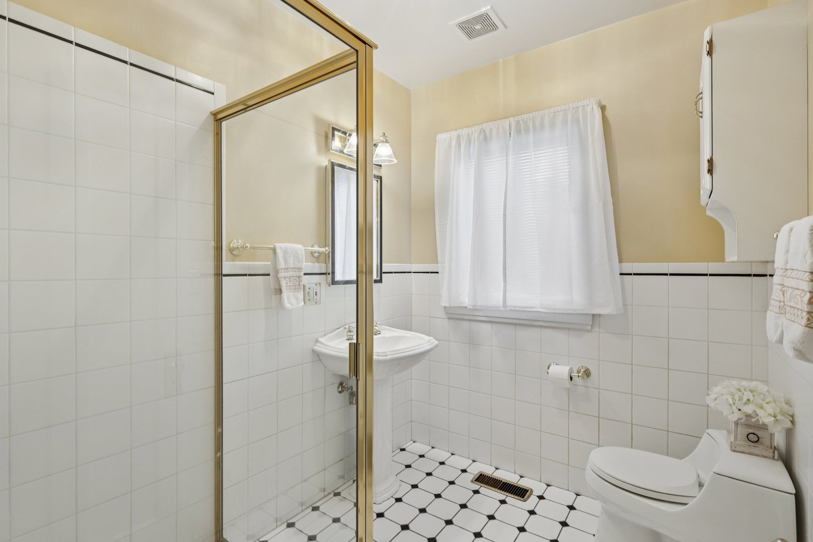 Evanston, Illinois, 60201, United States, 4 Bedrooms Bedrooms, ,4 BathroomsBathrooms,Residential,For Sale,1941847