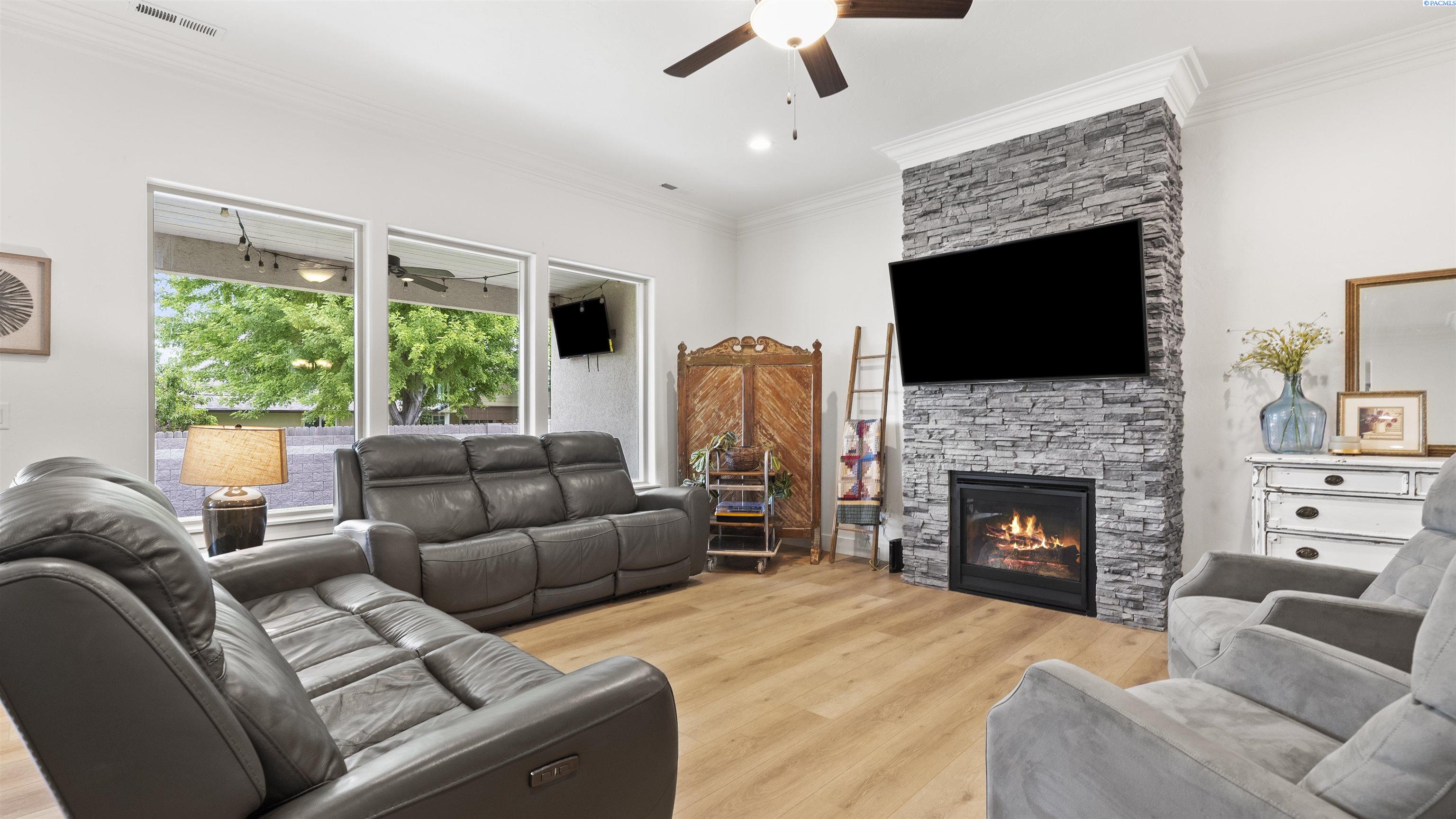 Richland, Washington, 99352, United States, 4 Bedrooms Bedrooms, ,2 BathroomsBathrooms,Residential,For Sale,1906594