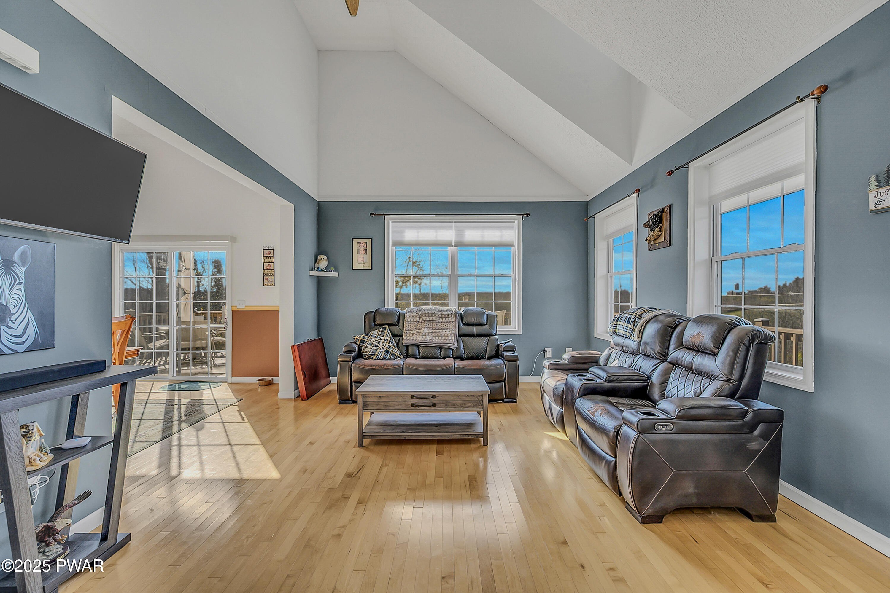 Moscow, Pennsylvania, 18444, United States, 4 Bedrooms Bedrooms, ,3 BathroomsBathrooms,Residential,For Sale,1987034