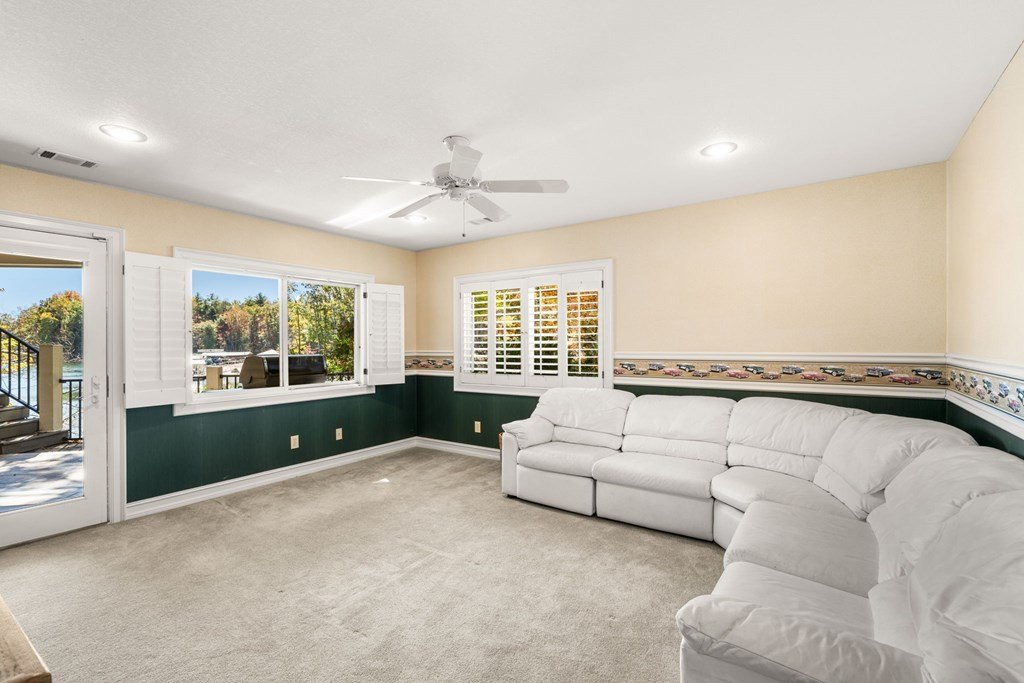 Hiawassee, Georgia, 30546, United States, 3 Bedrooms Bedrooms, ,4 BathroomsBathrooms,Residential,For Sale,1978454