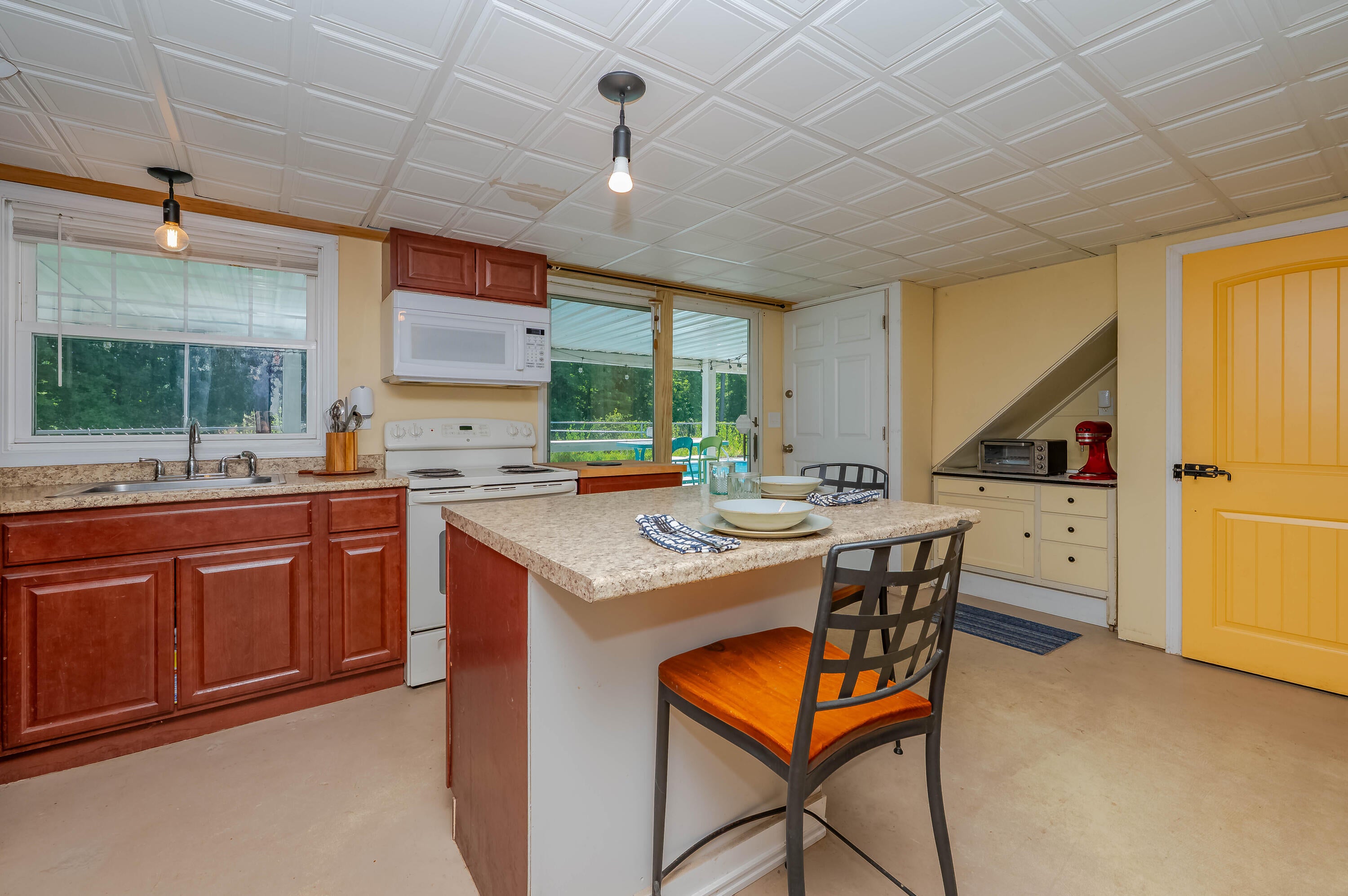 Eliot, Maine, 03903, United States, 2 Bedrooms Bedrooms, ,1 BathroomBathrooms,Residential,For Sale,1887837