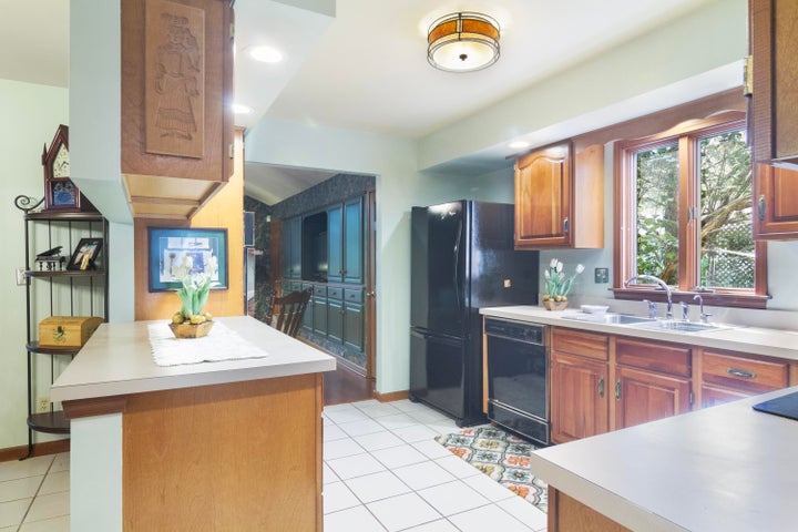 Valparaiso, Indiana, 46385, United States, 4 Bedrooms Bedrooms, ,4 BathroomsBathrooms,Residential,For Sale,1945024