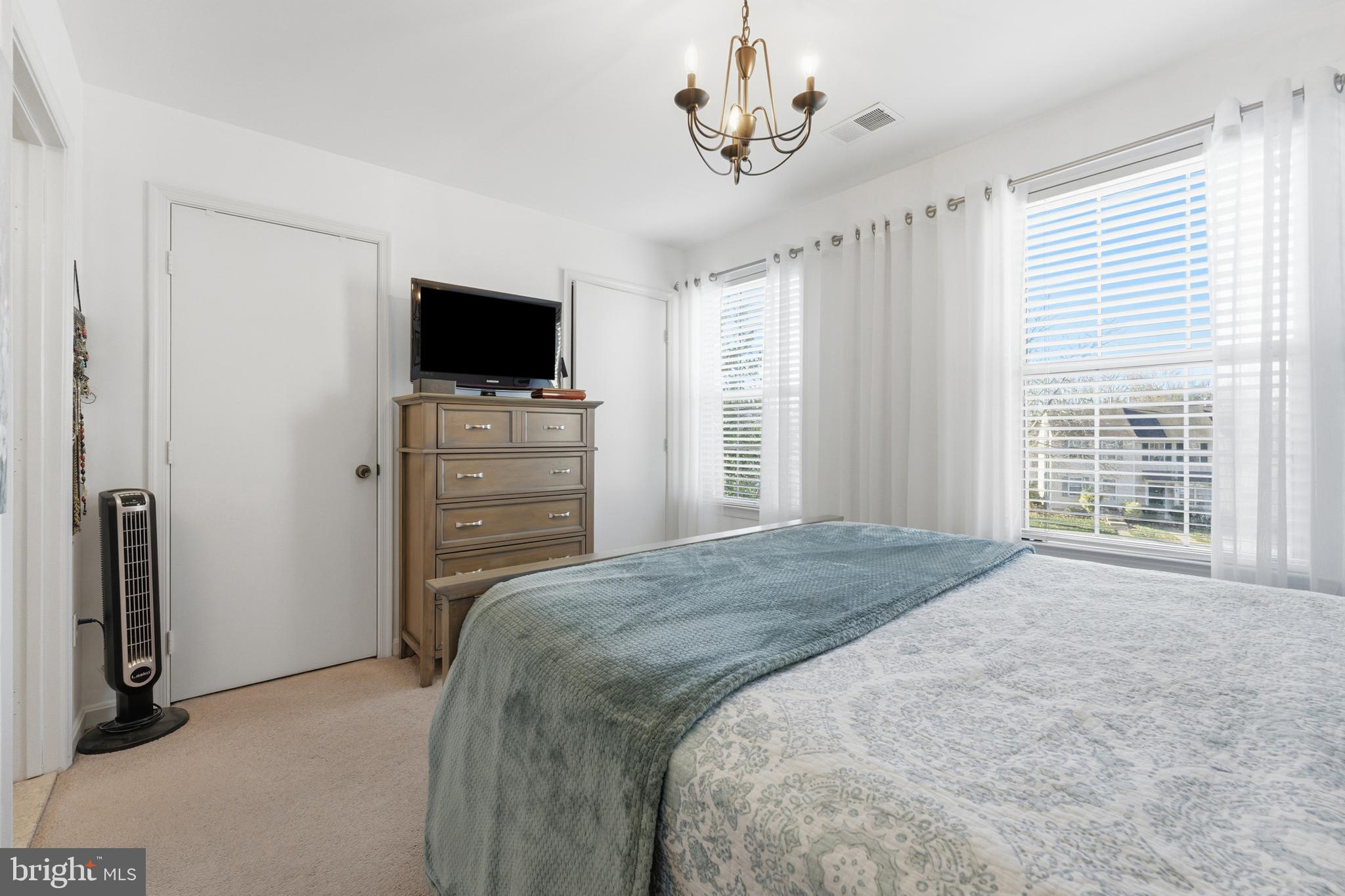 Clifton, Virginia, 20124, United States, 2 Bedrooms Bedrooms, ,3 BathroomsBathrooms,Residential,For Sale,2001572