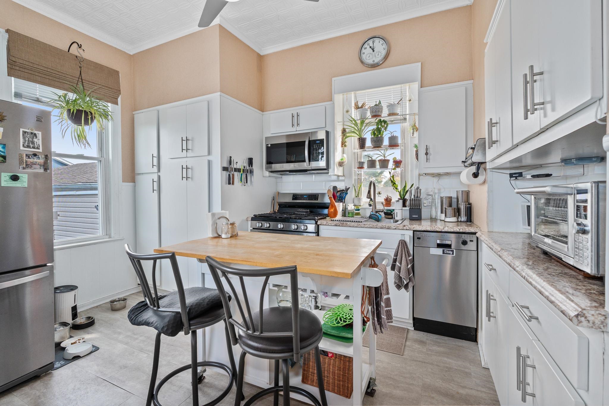 Secaucus, New Jersey, 08094, United States, 3 Bedrooms Bedrooms, ,3 BathroomsBathrooms,Residential,For Sale,1991974