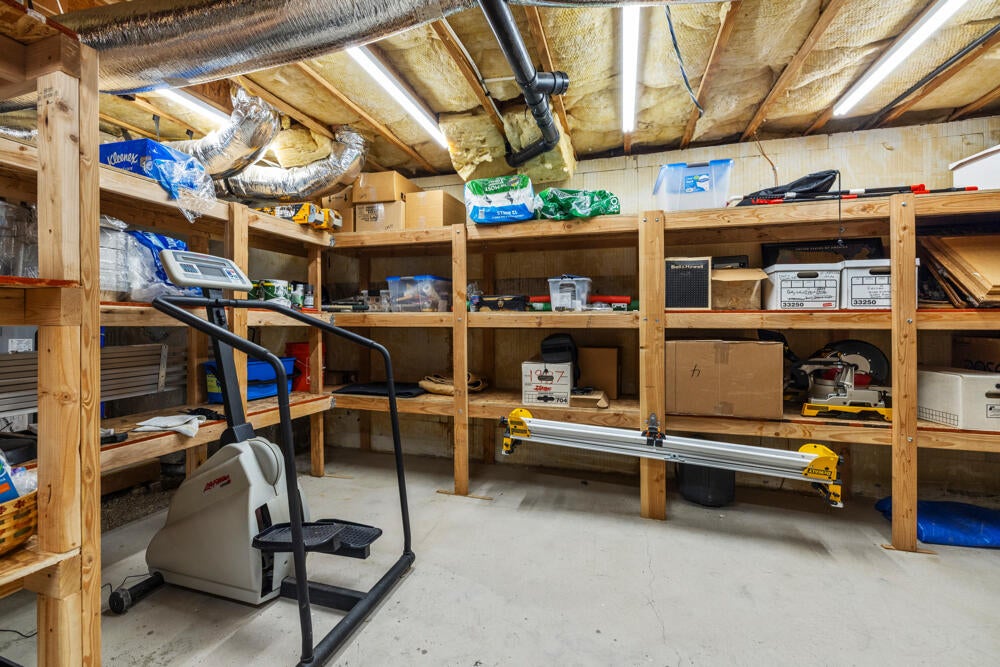 Klamath Falls, Oregon, 97601, United States, 3 Bedrooms Bedrooms, ,3 BathroomsBathrooms,Residential,For Sale,1848515