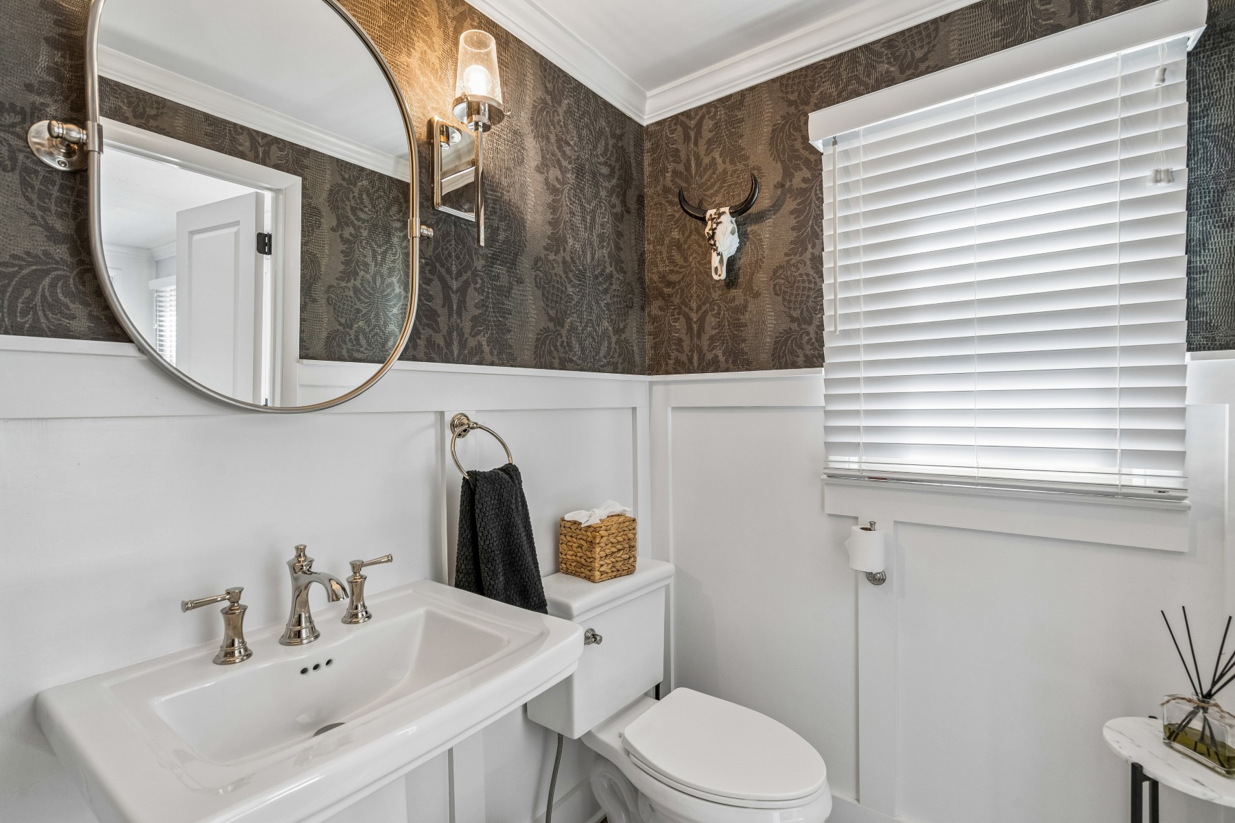  Immaculate and Updated Split Level Residence - 物件實景