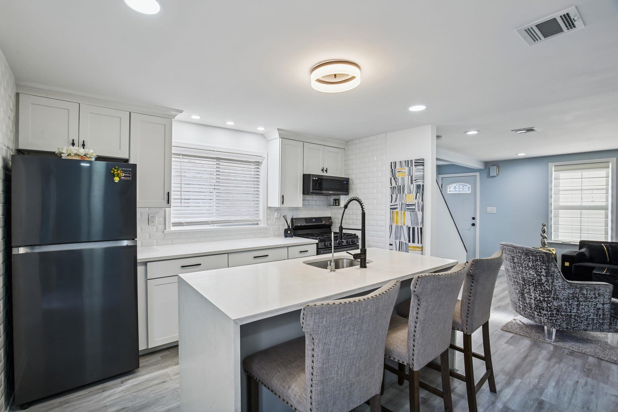 Bayonne, New Jersey, 07002, United States, 3 Bedrooms Bedrooms, ,2 BathroomsBathrooms,Residential,For Sale,2002835