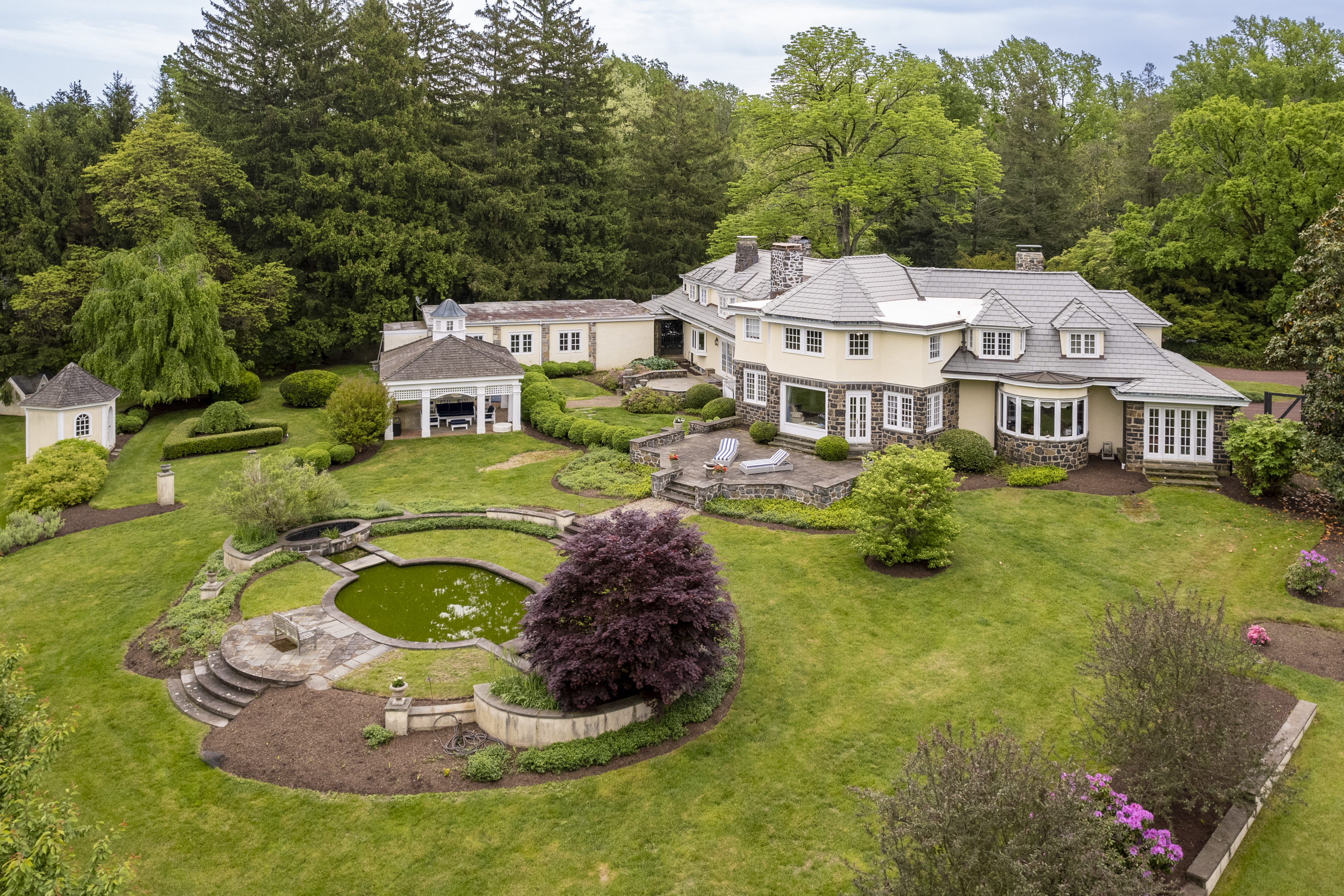  Sprawling Estate with a Rich History and Gorgeous Grounds - 物件實景