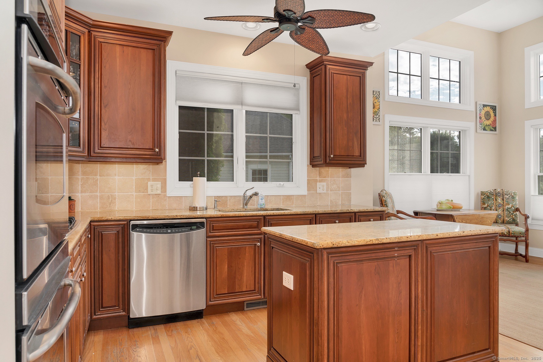Ridgefield, Connecticut, 06877, United States, 2 Bedrooms Bedrooms, ,3 BathroomsBathrooms,Residential,For Sale,1940449