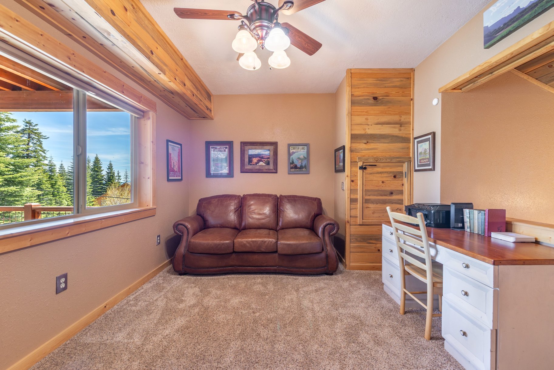  Beautiful Log Home with Carson Range Views from Every Floor - 物件實景