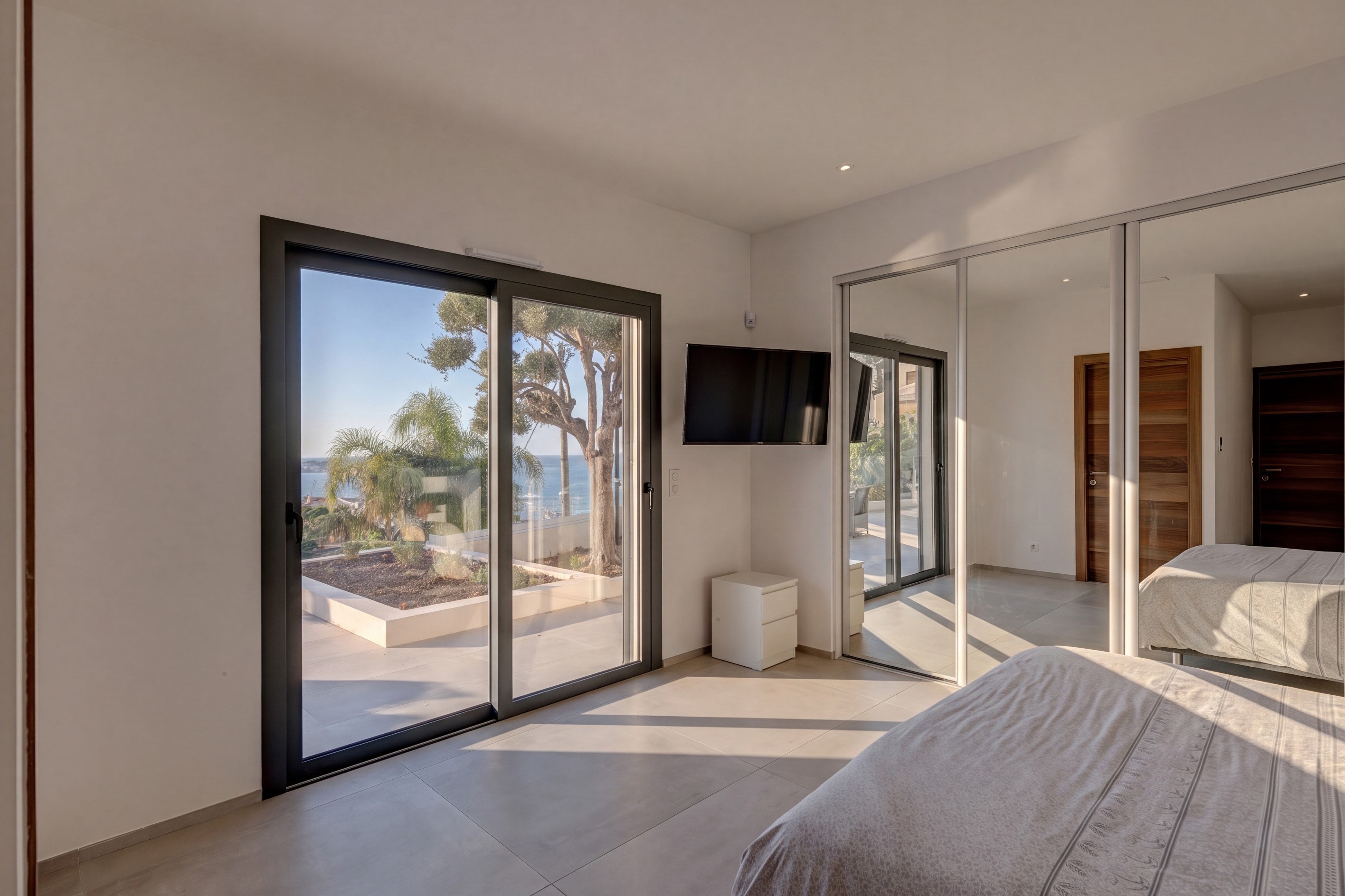  Renovated contemporary villa with panoramic sea views to Cap d
