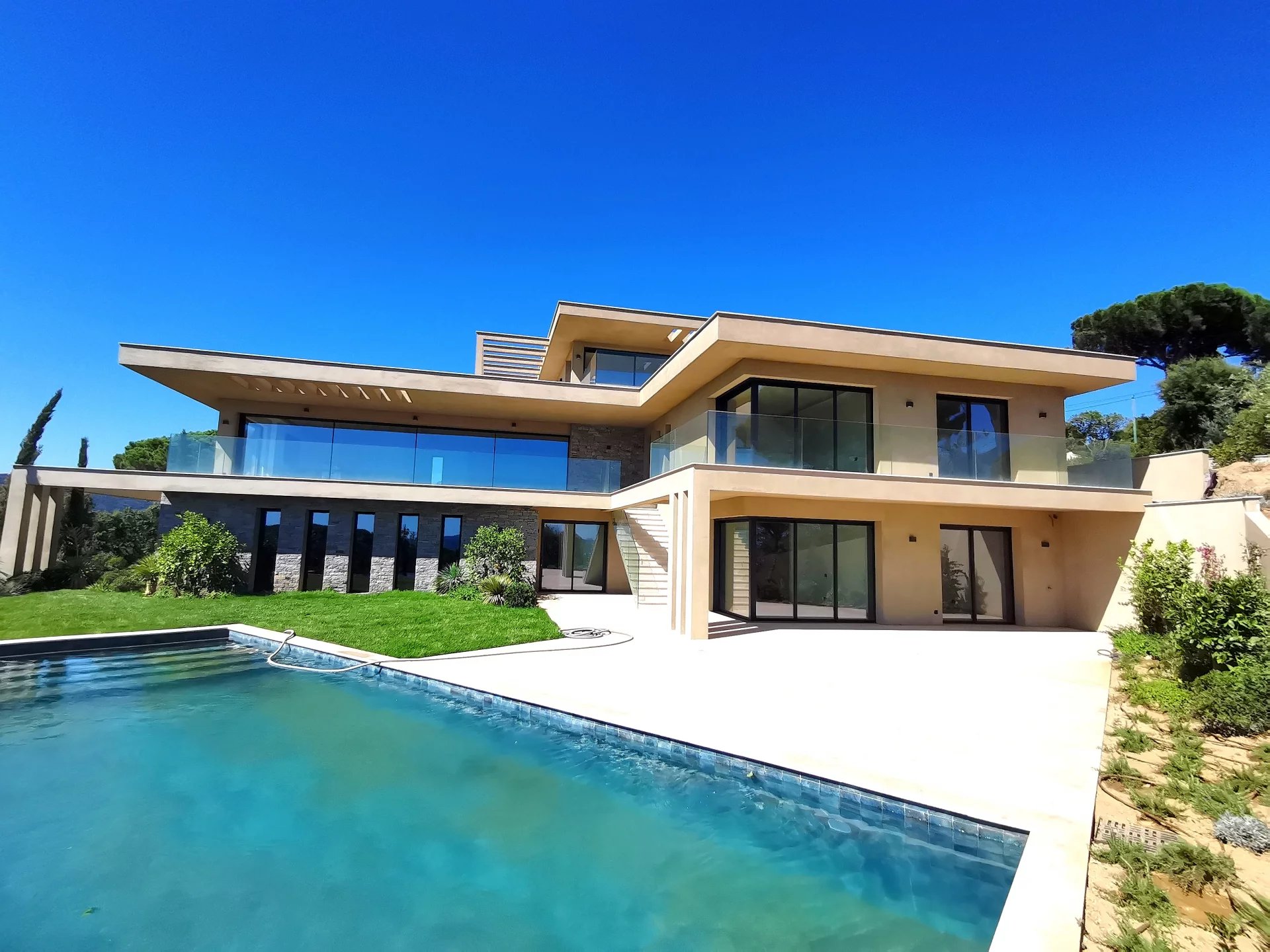 Sainte-Maxime, Provence-Alpes-Côte d’Azur, 83120, FR, 5 Bedrooms Bedrooms, ,5 BathroomsBathrooms,Residential,For Sale,1395369